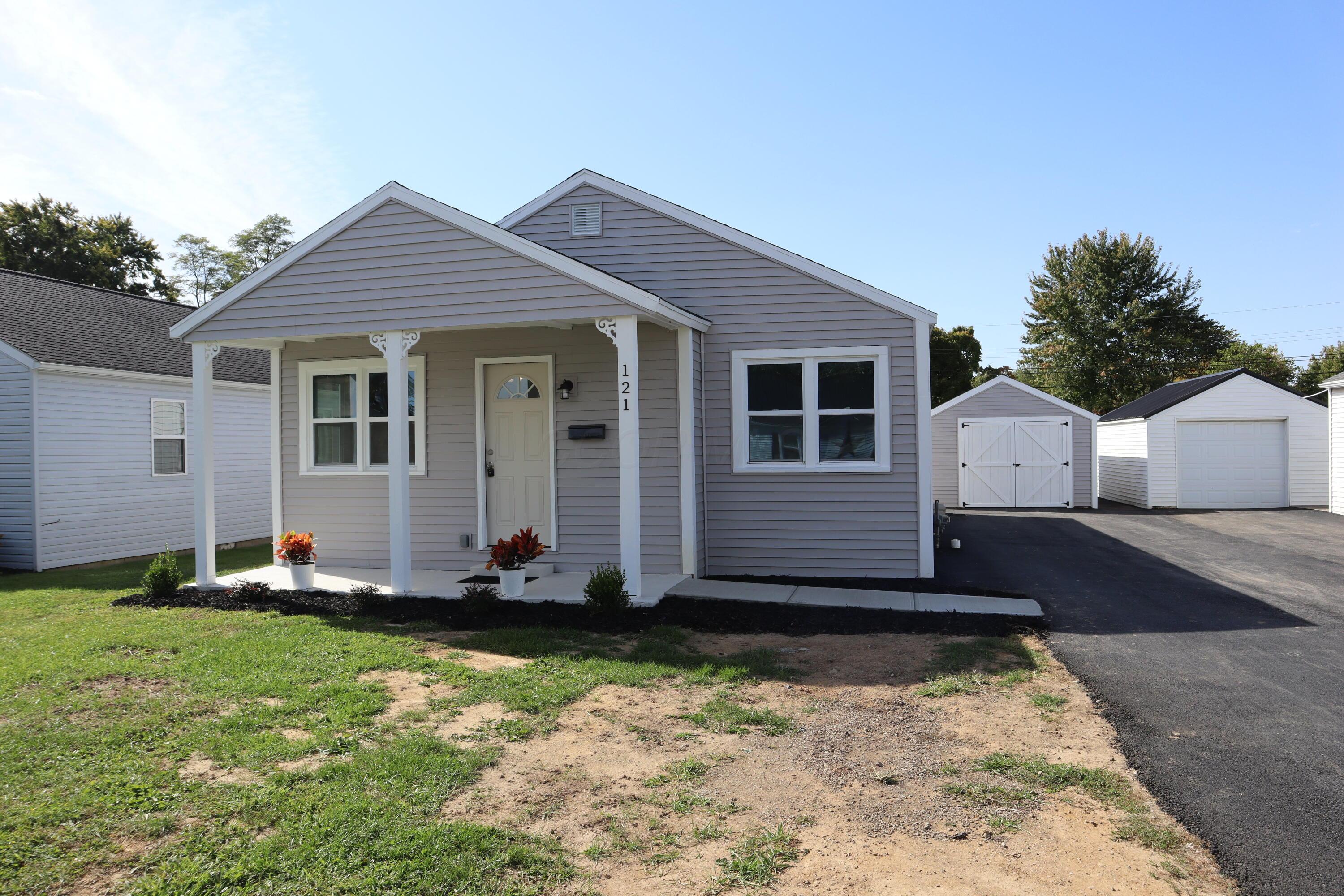 121 Laurel Road Property Photo 1