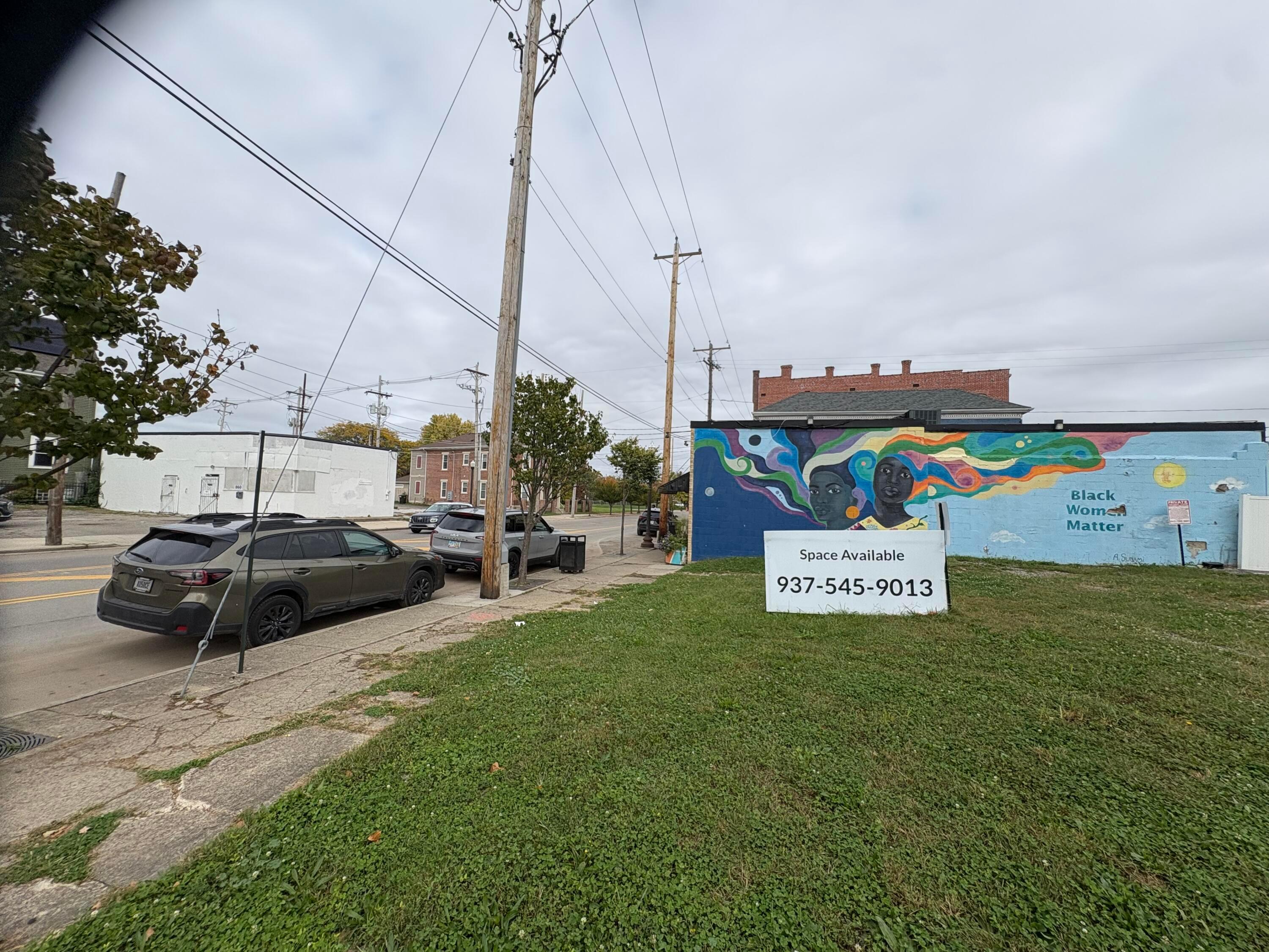 855 E Long Street