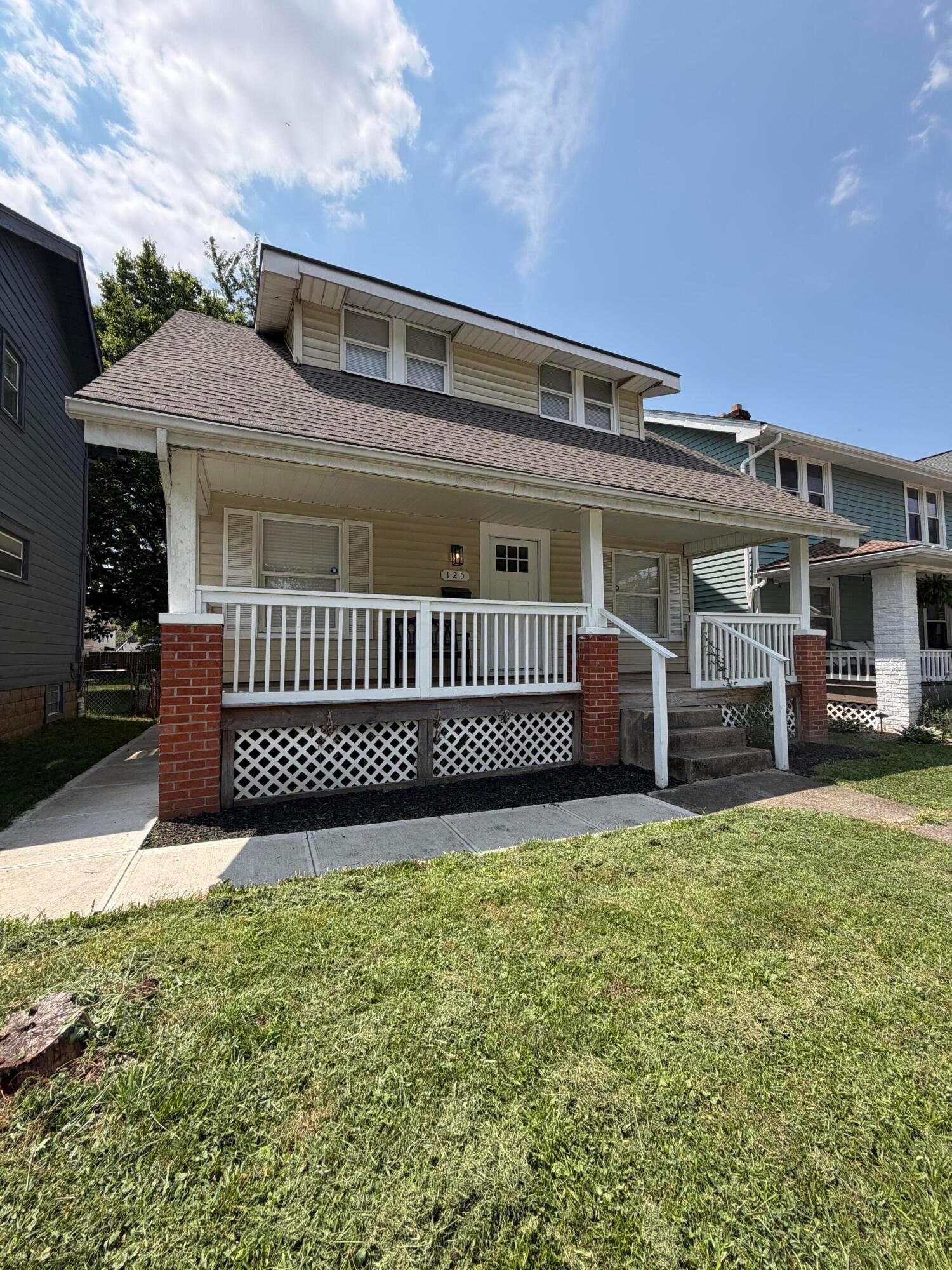 125 E Hinman Avenue Property Photo 1