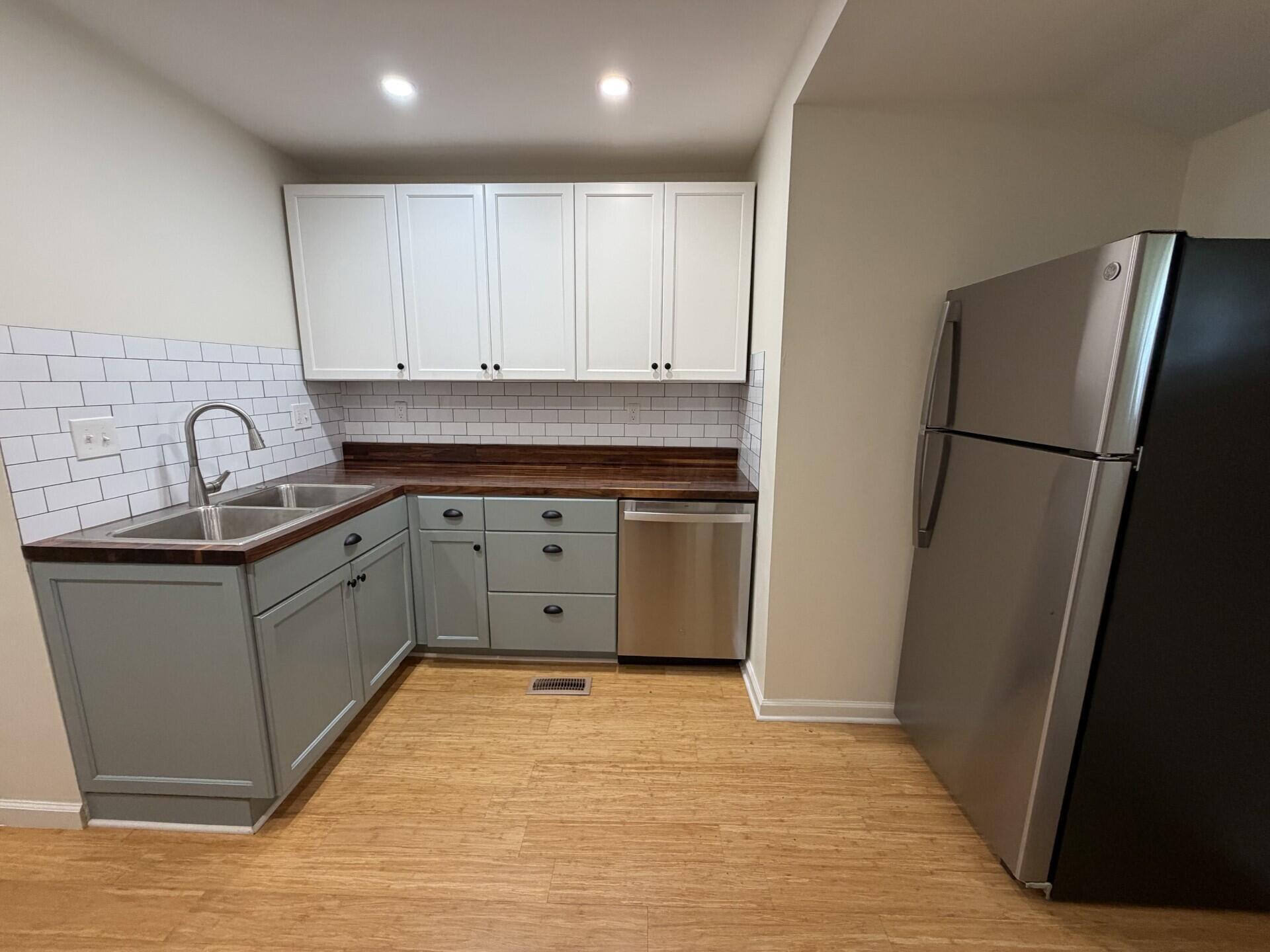 125 E Hinman Avenue Property Photo 14