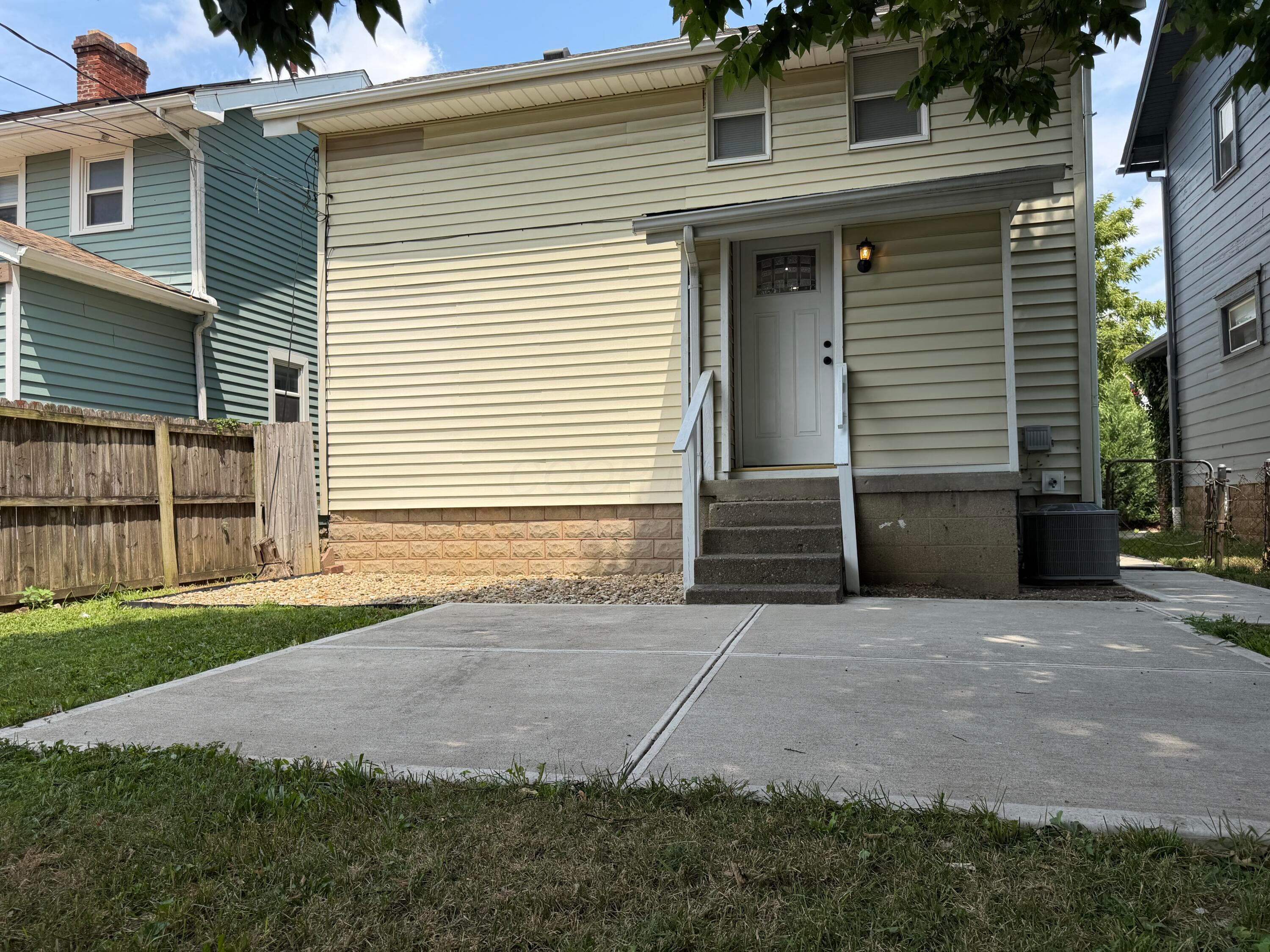 125 E Hinman Avenue Property Photo 28