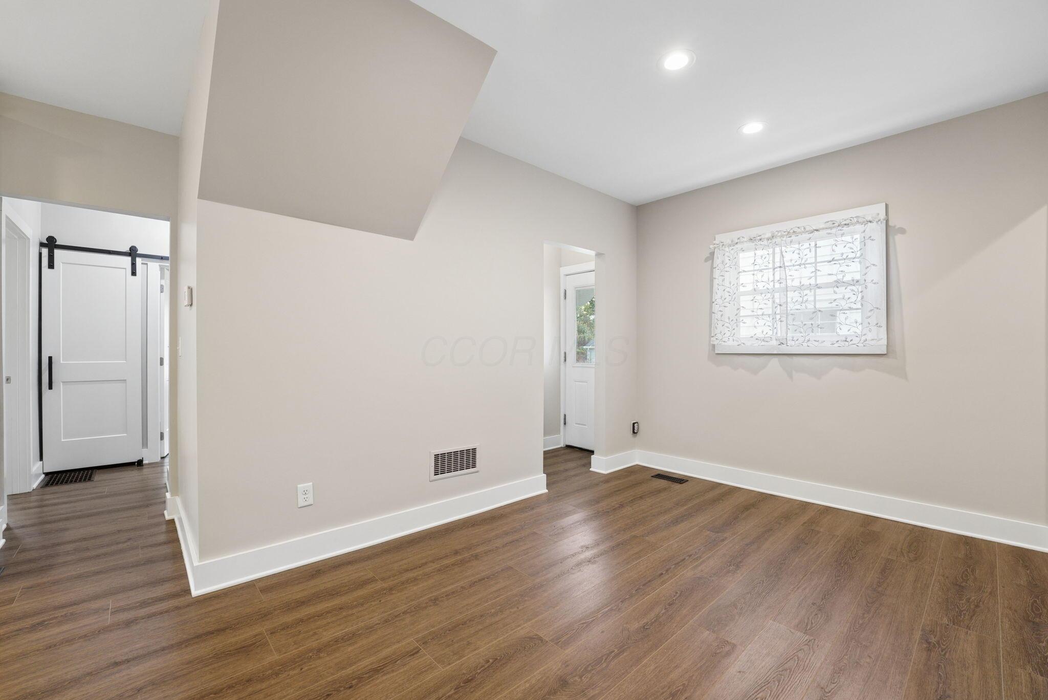 548 E Allen Street Property Photo 15