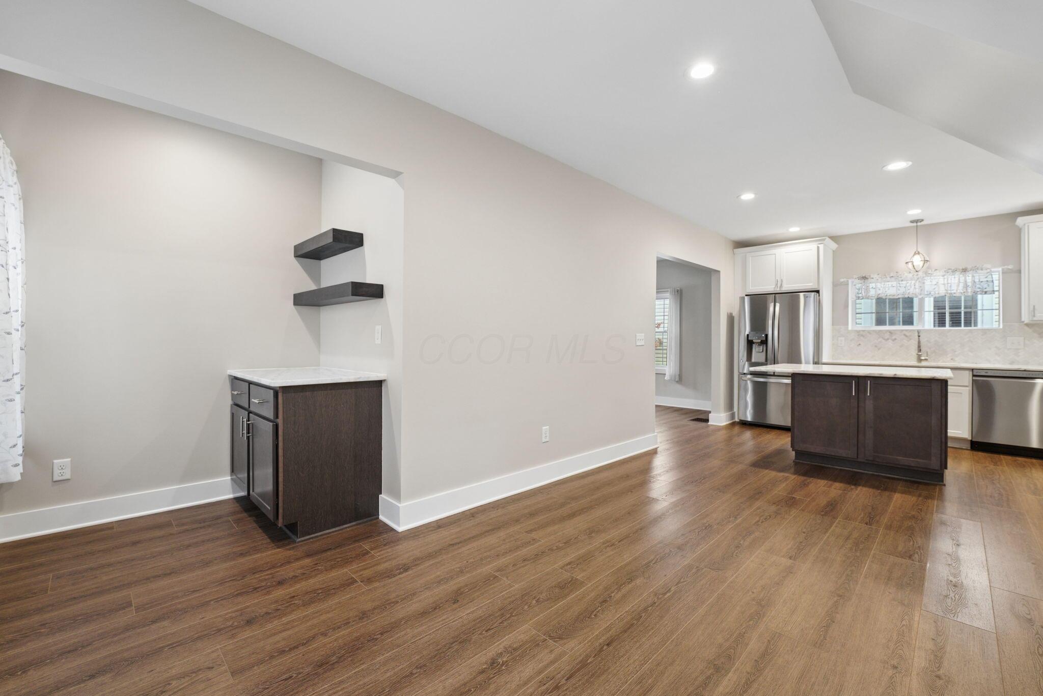 548 E Allen Street Property Photo 16