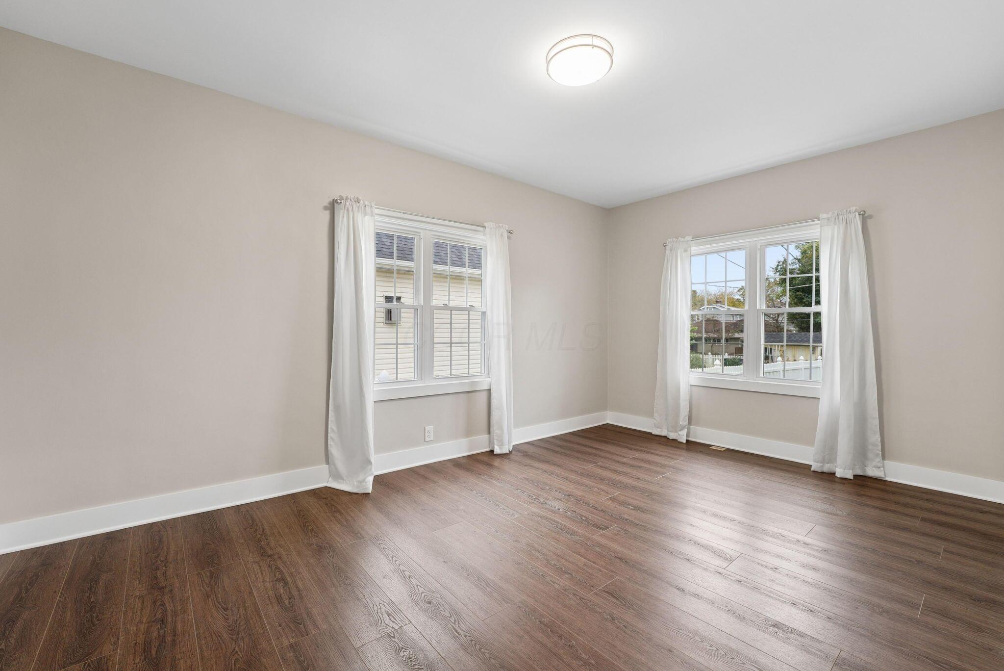 548 E Allen Street Property Photo 17