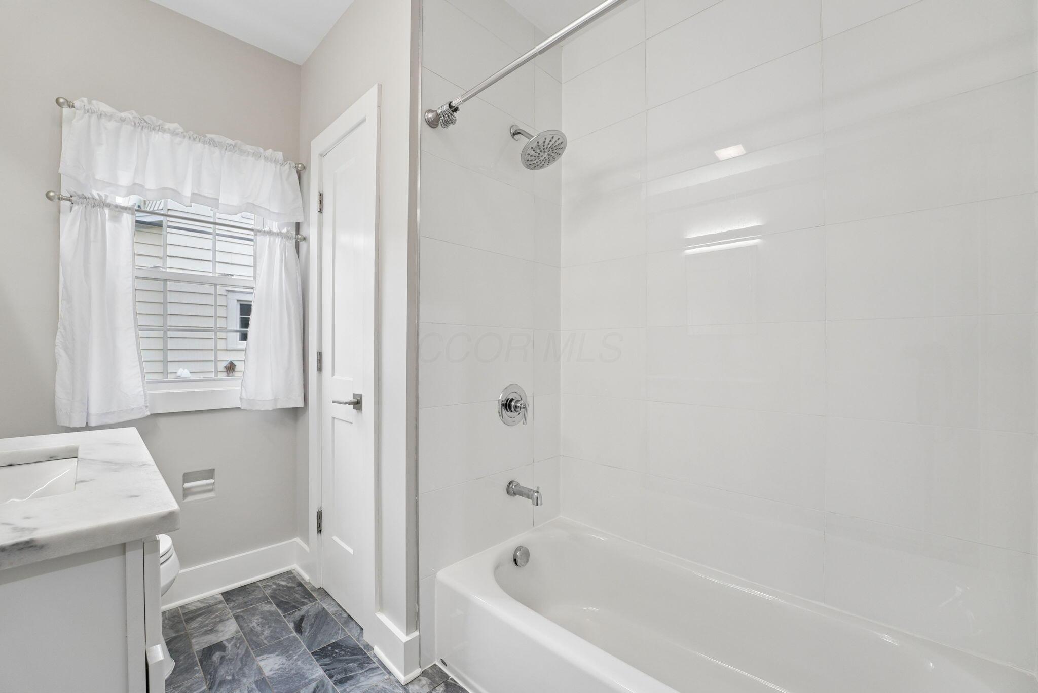548 E Allen Street Property Photo 22