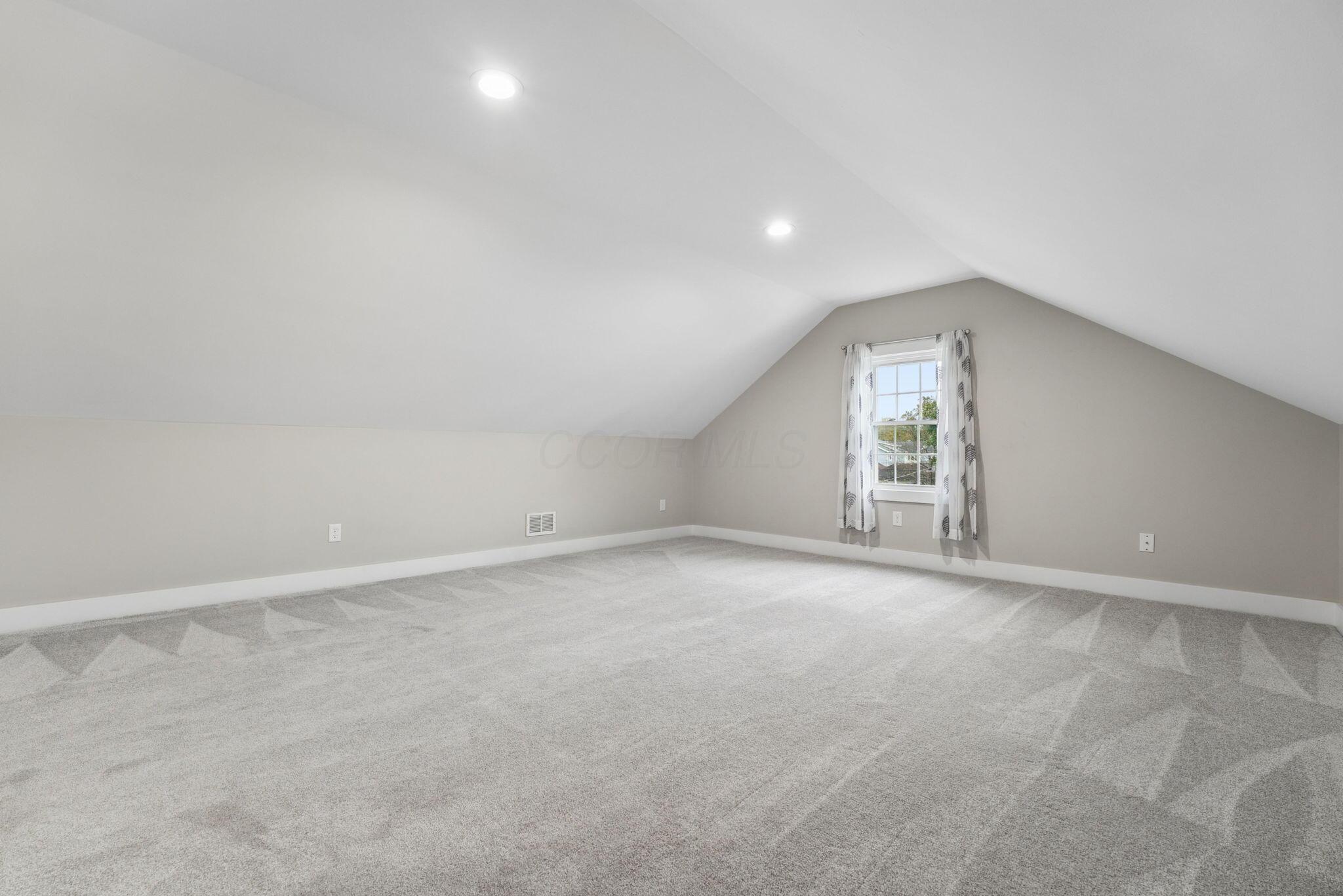 548 E Allen Street Property Photo 27