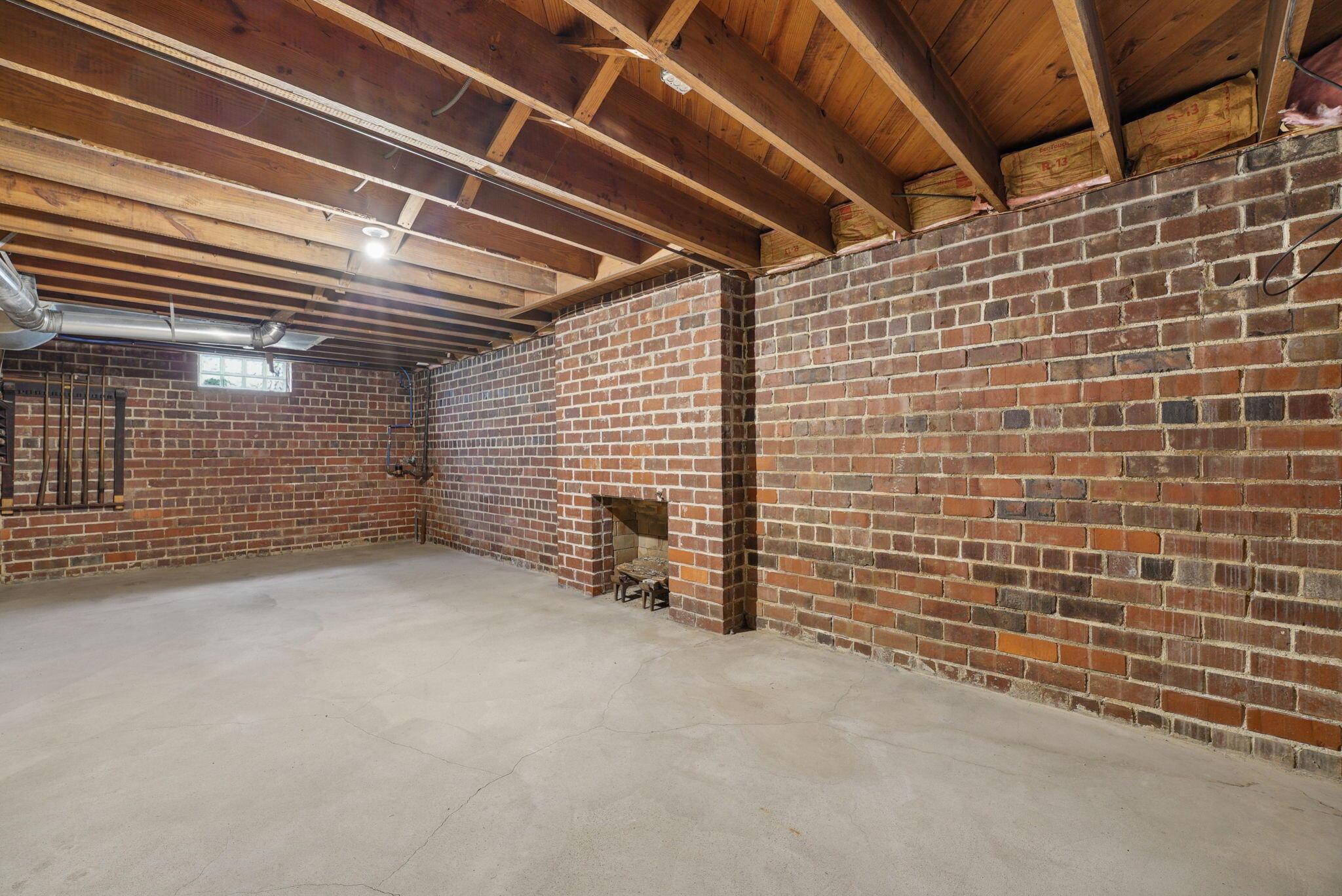 548 E Allen Street Property Photo 32