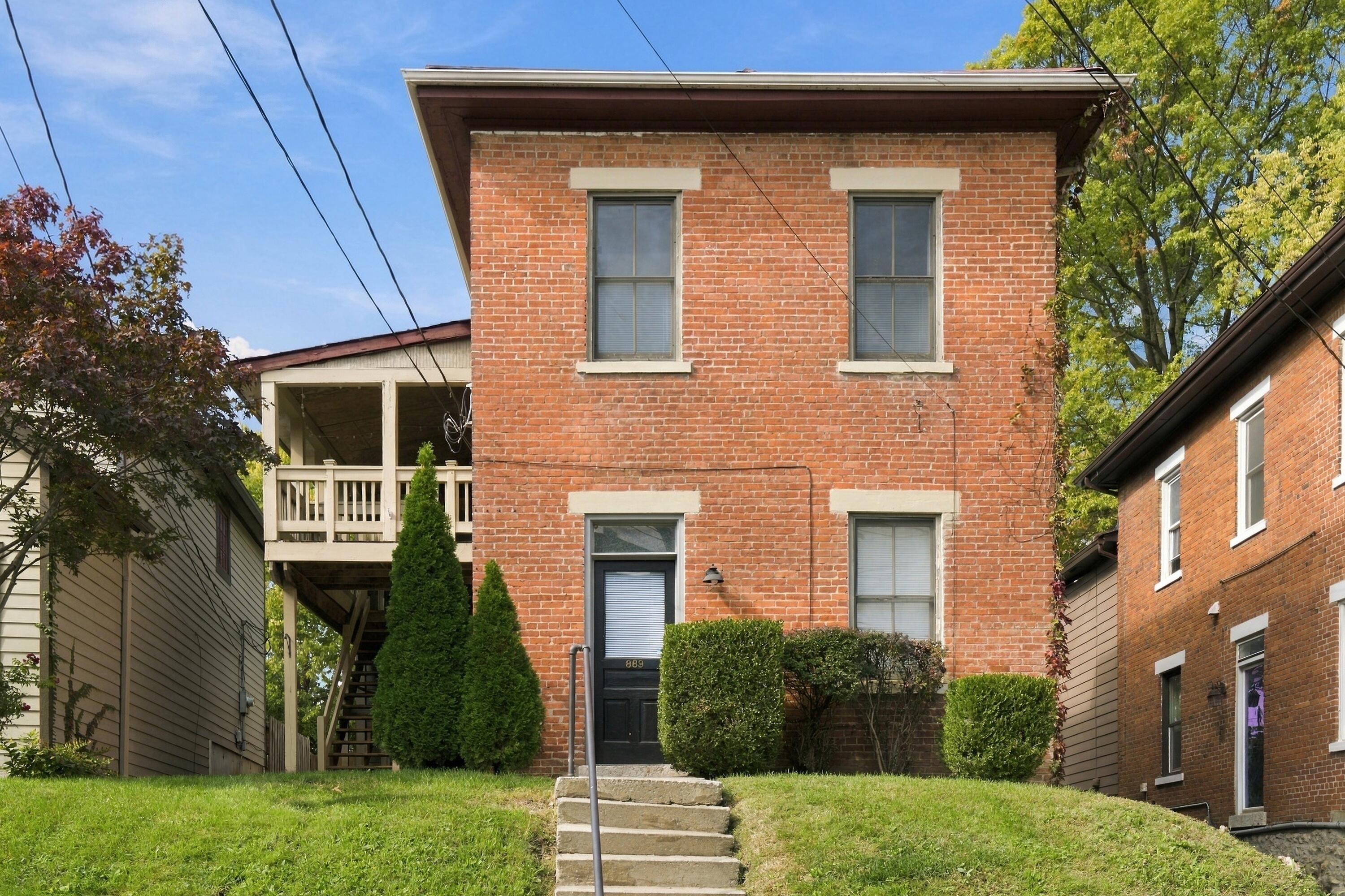 889 1/2 S Front Street Property Photo 1