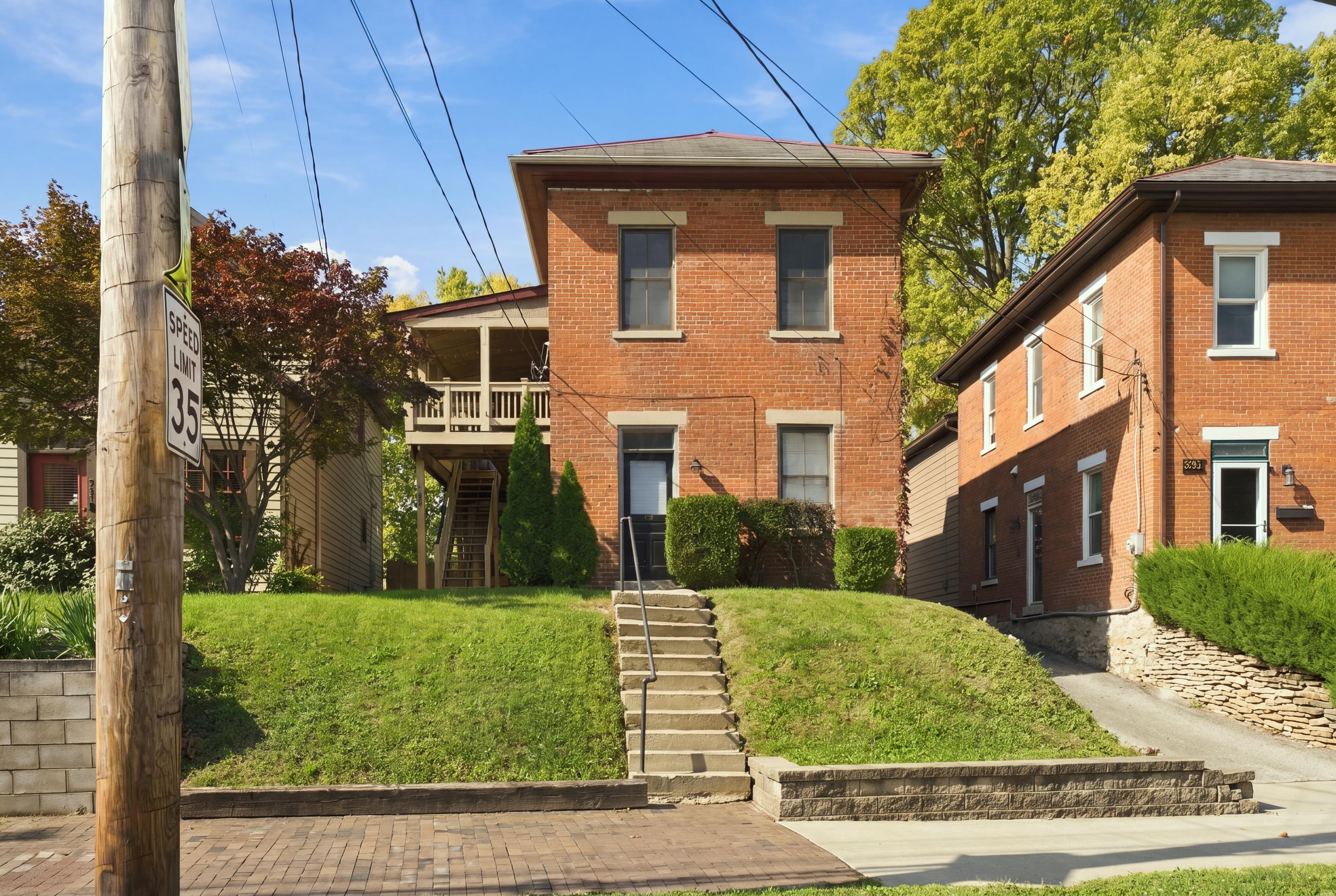 889 1/2 S Front Street Property Photo 2