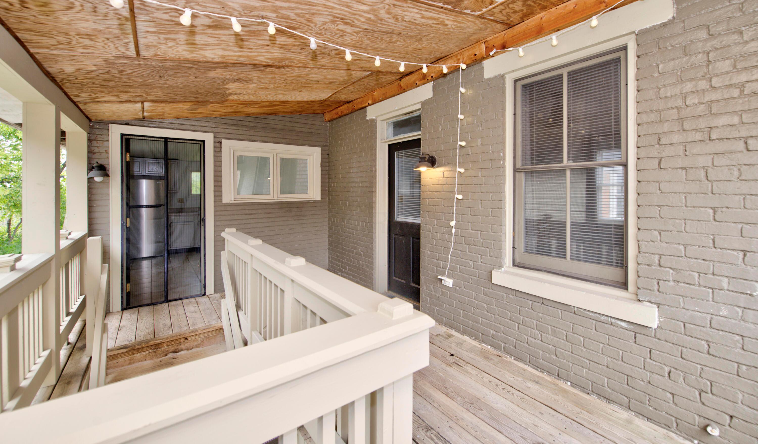 889 1/2 S Front Street Property Photo 3