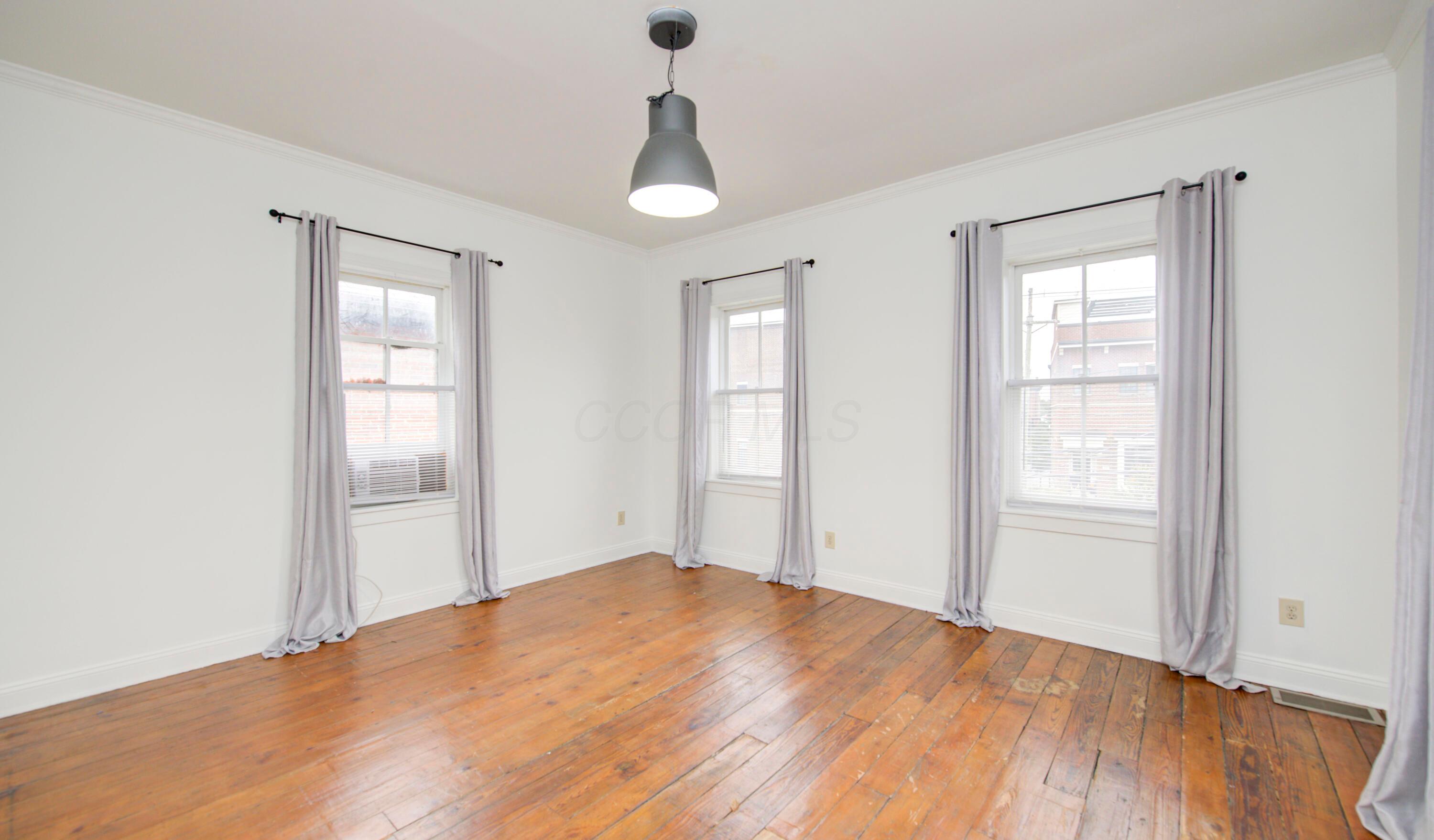 889 1/2 S Front Street Property Photo 6