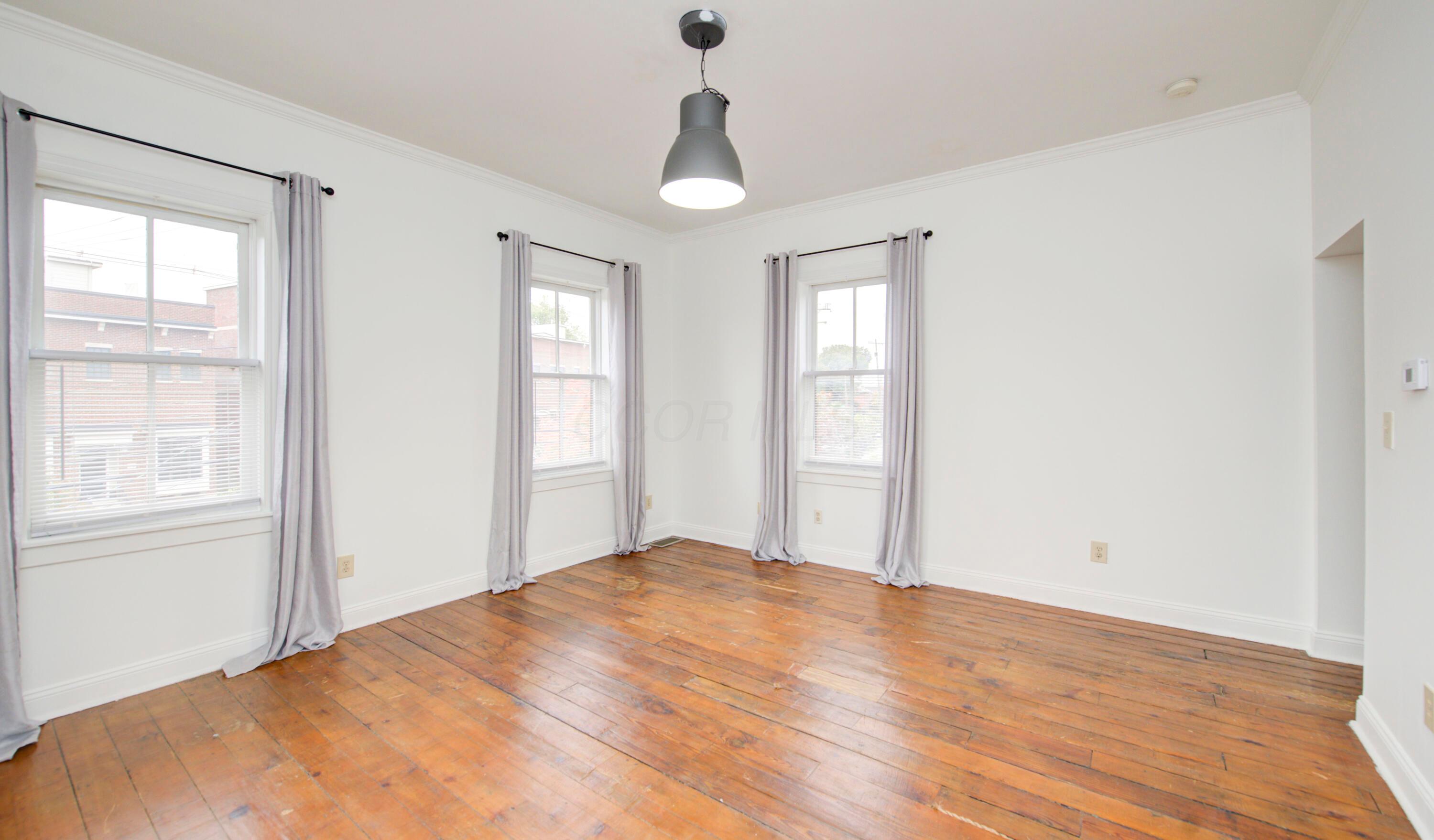 889 1/2 S Front Street Property Photo 7