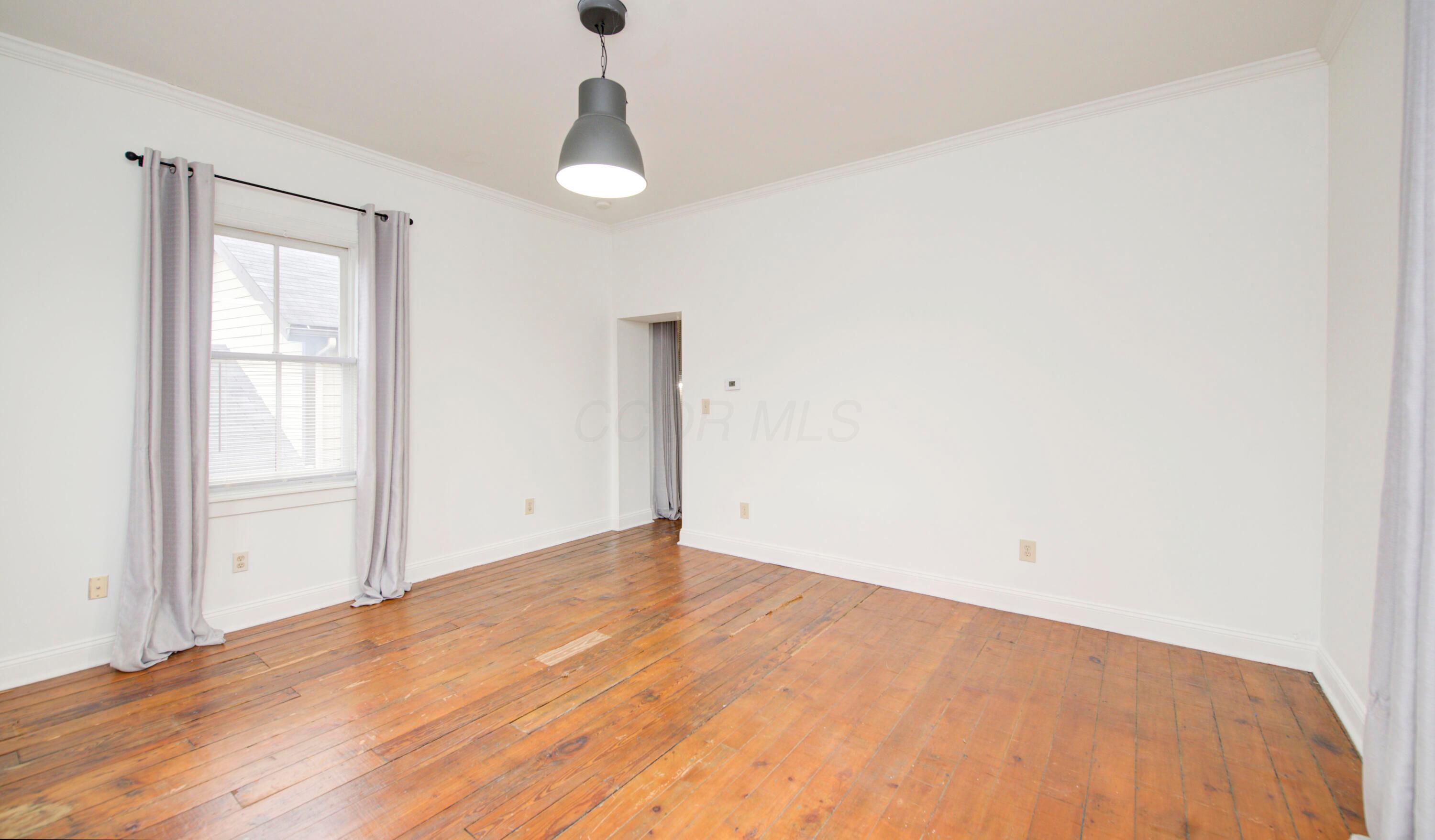 889 1/2 S Front Street Property Photo 8