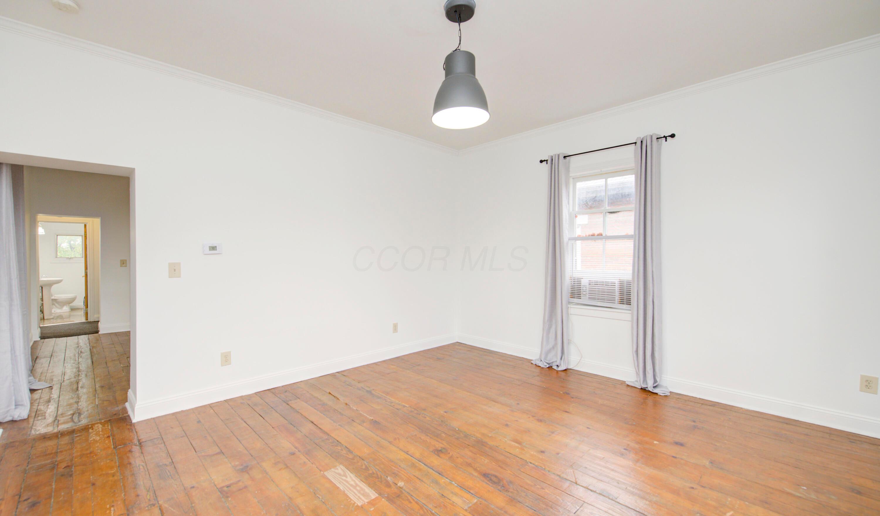 889 1/2 S Front Street Property Photo 9