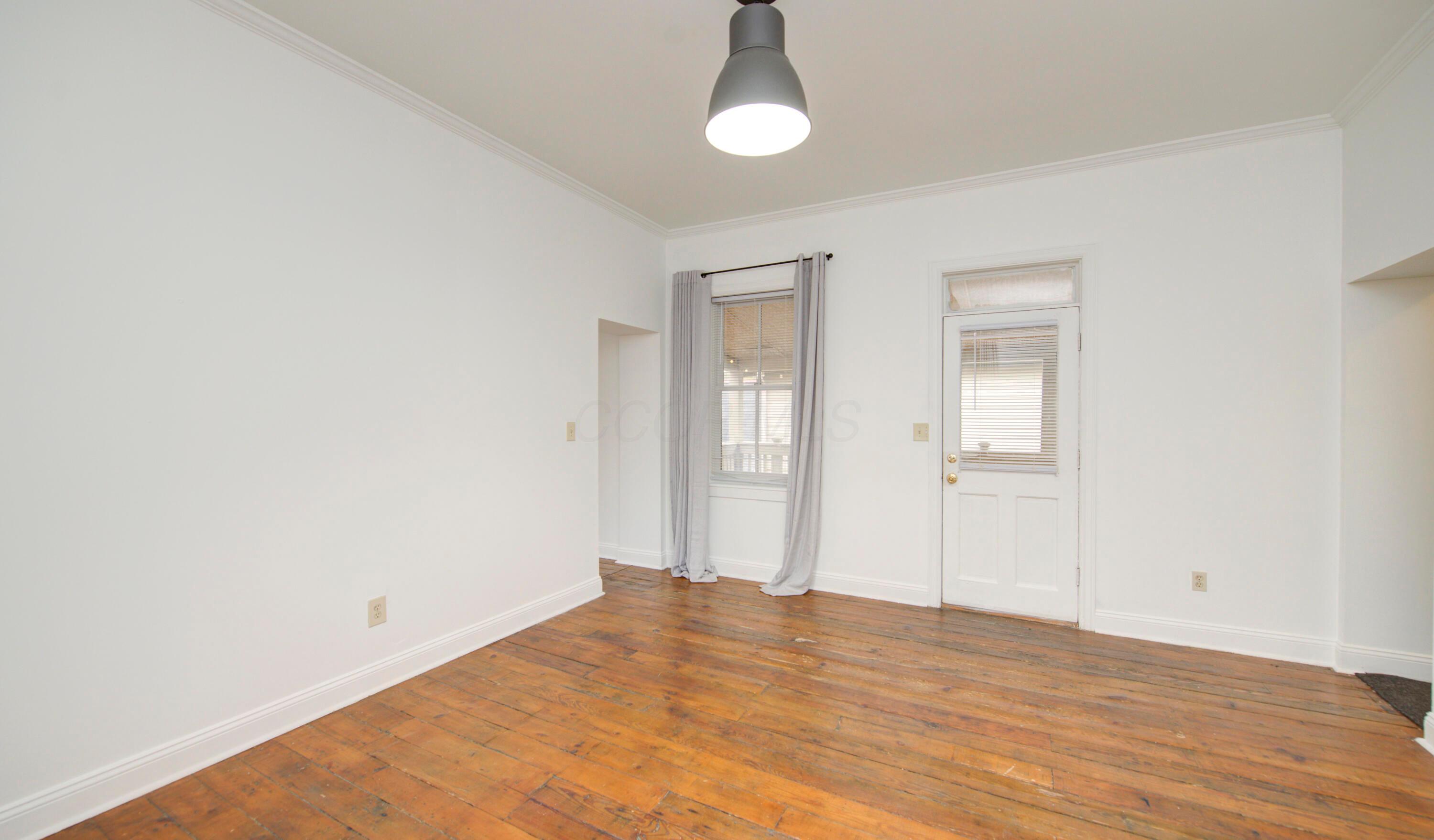 889 1/2 S Front Street Property Photo 10