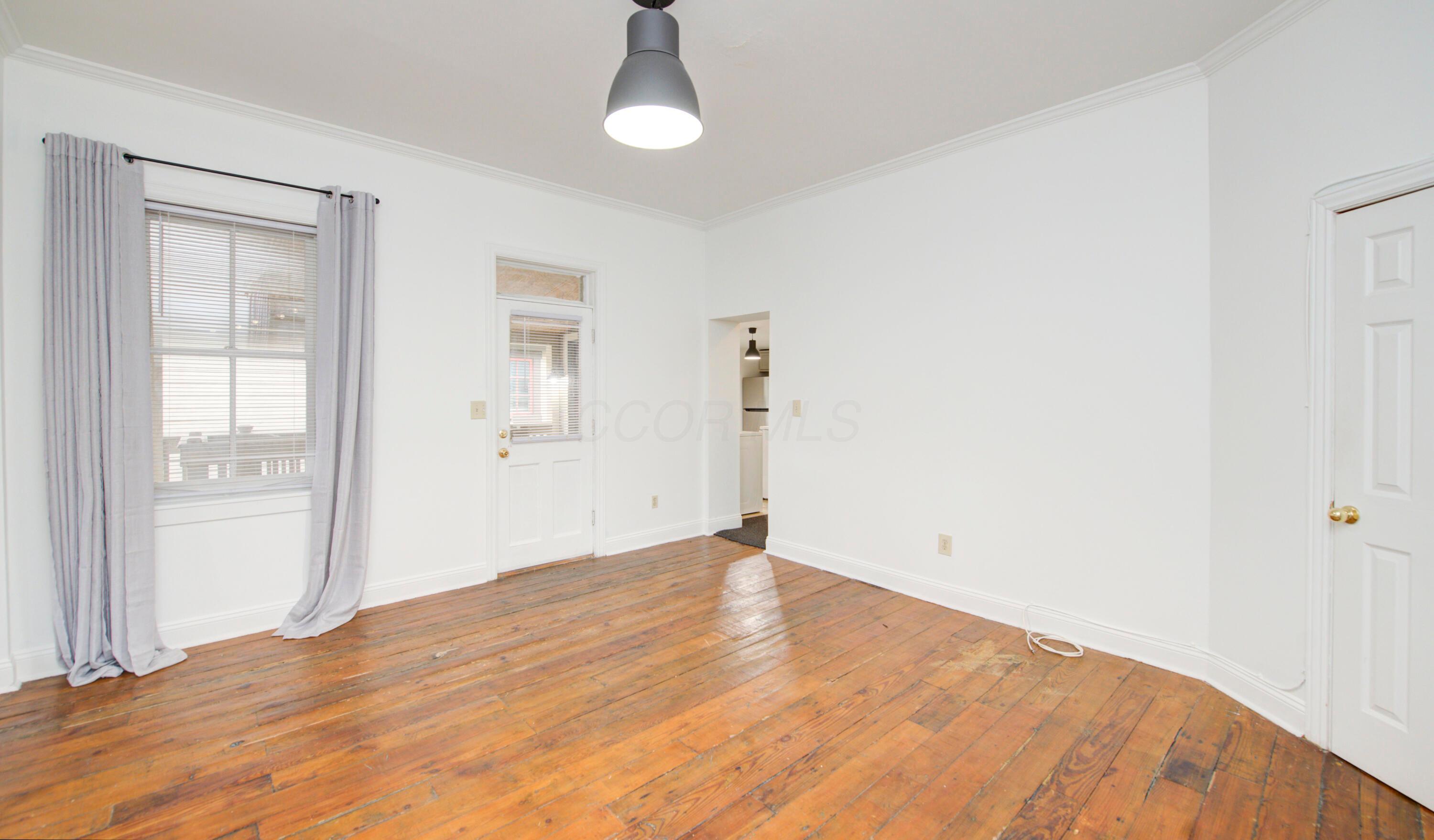 889 1/2 S Front Street Property Photo 11
