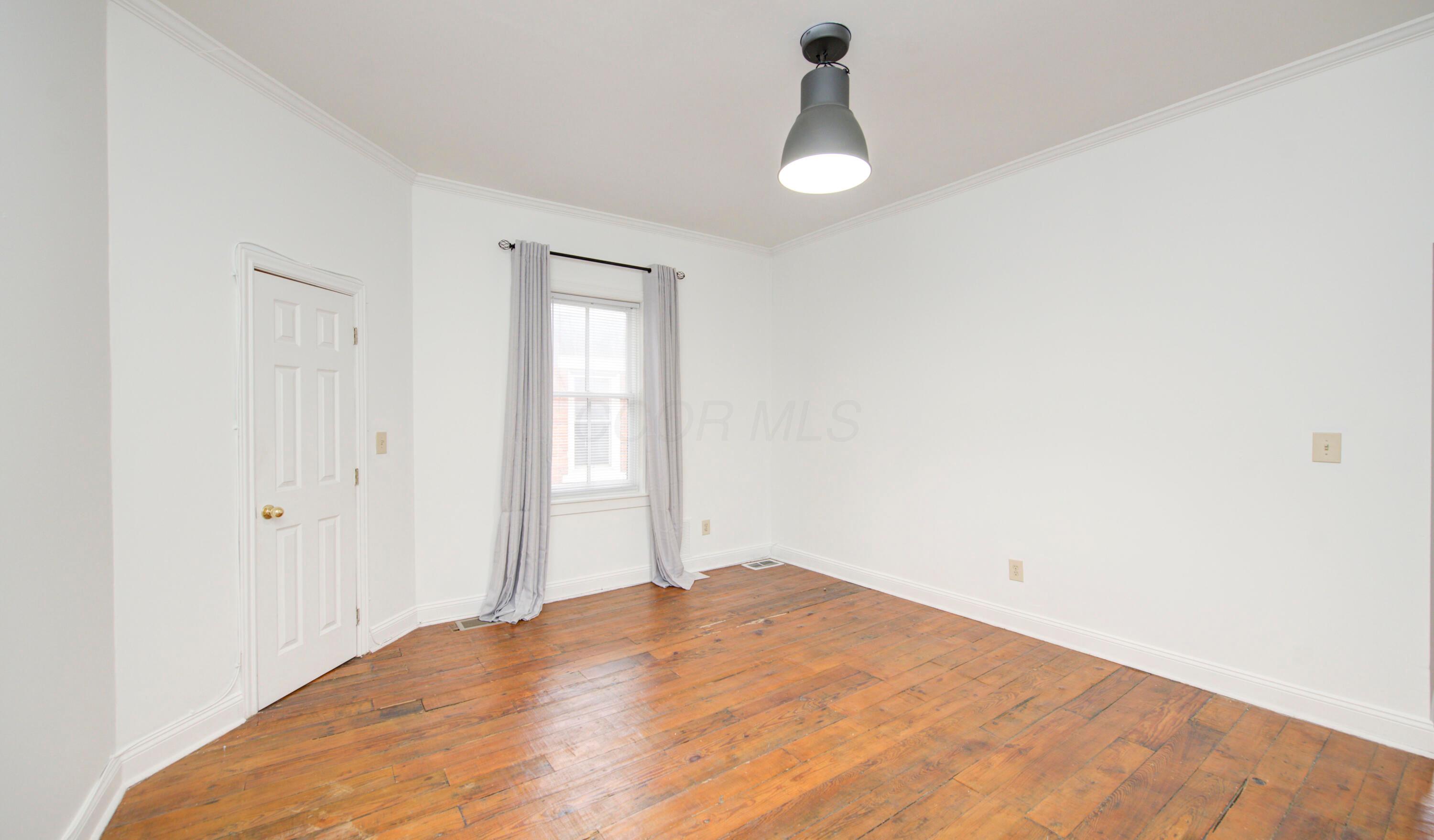 889 1/2 S Front Street Property Photo 12