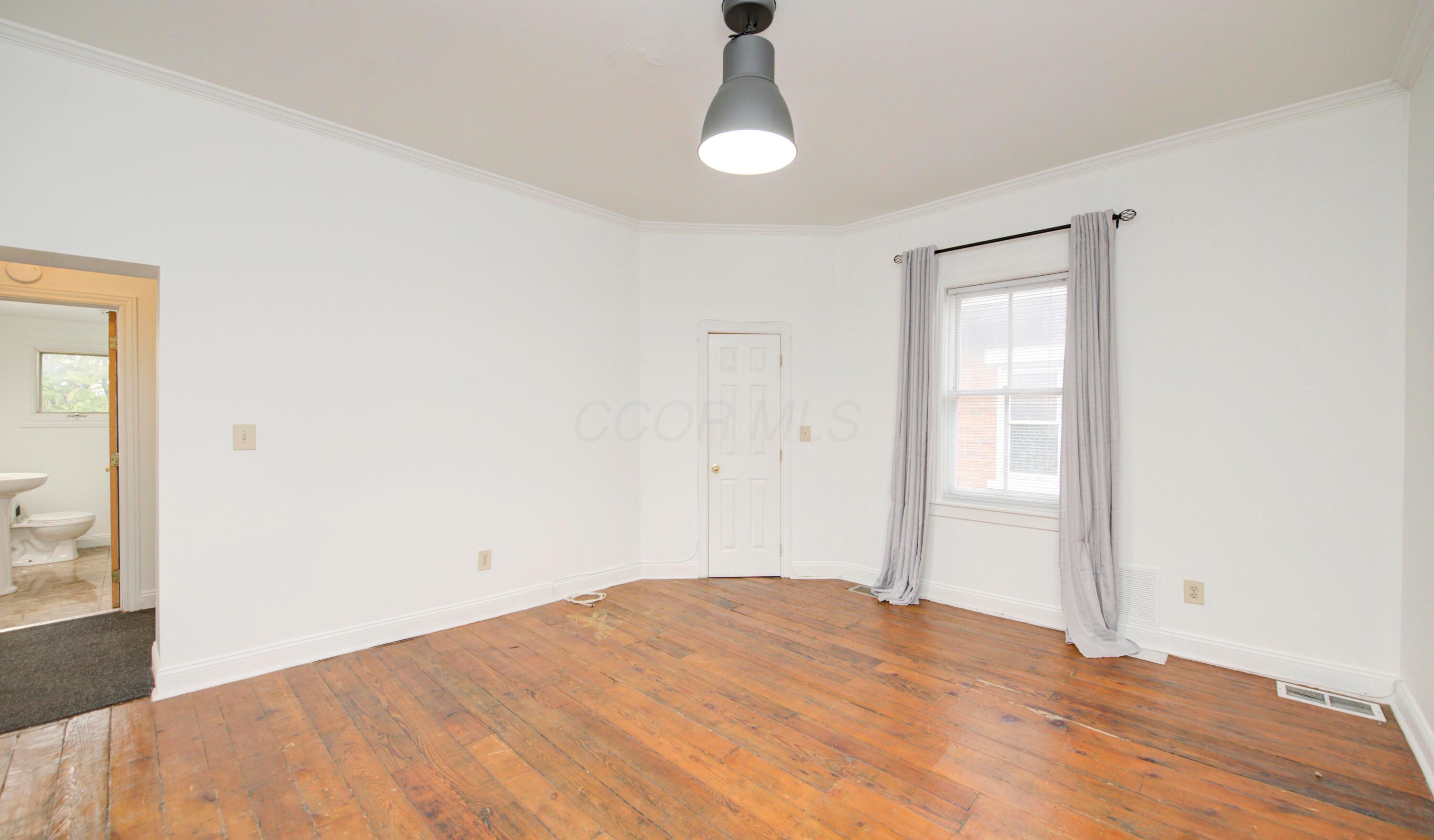 889 1/2 S Front Street Property Photo 13