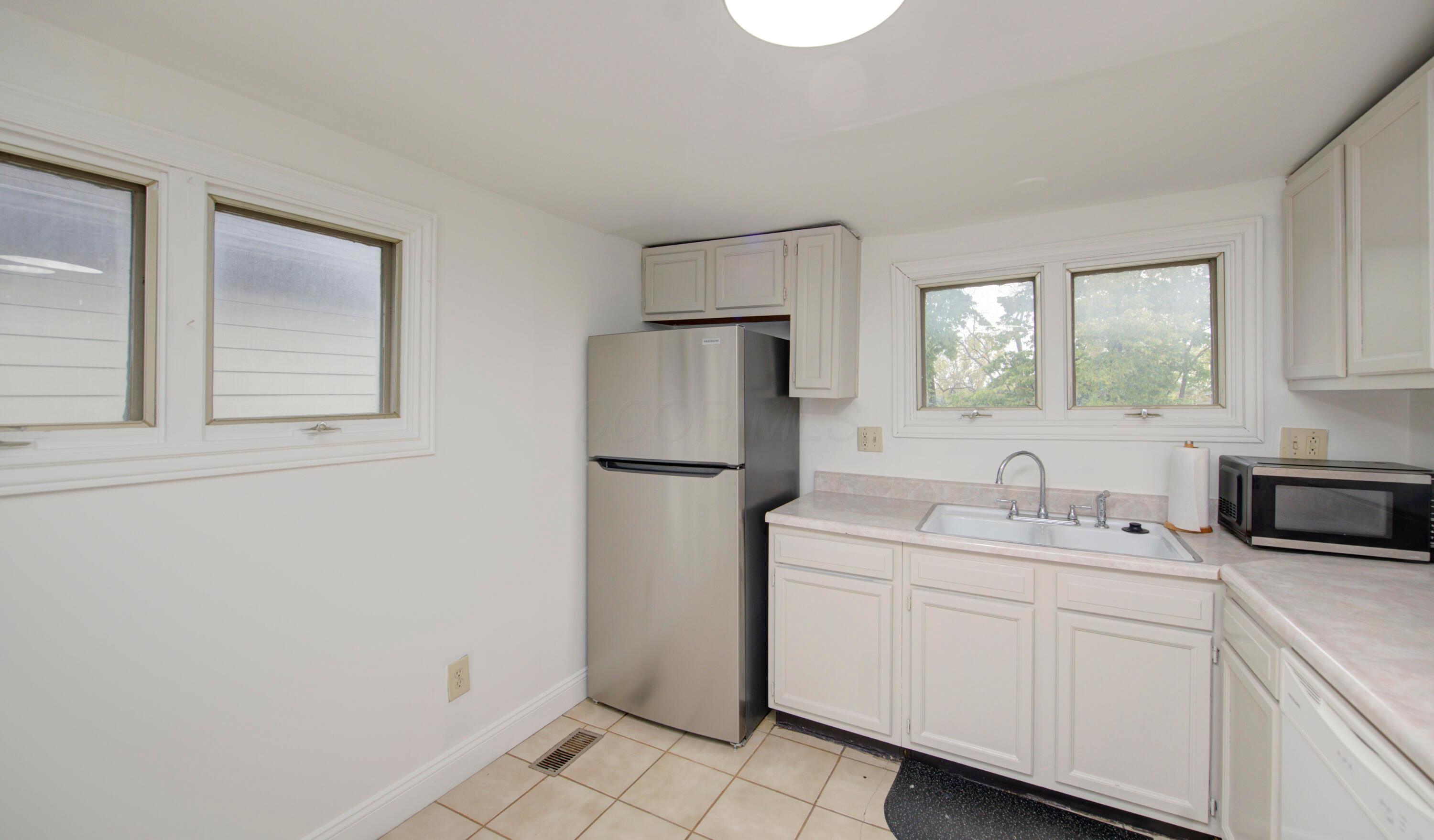 889 1/2 S Front Street Property Photo 14