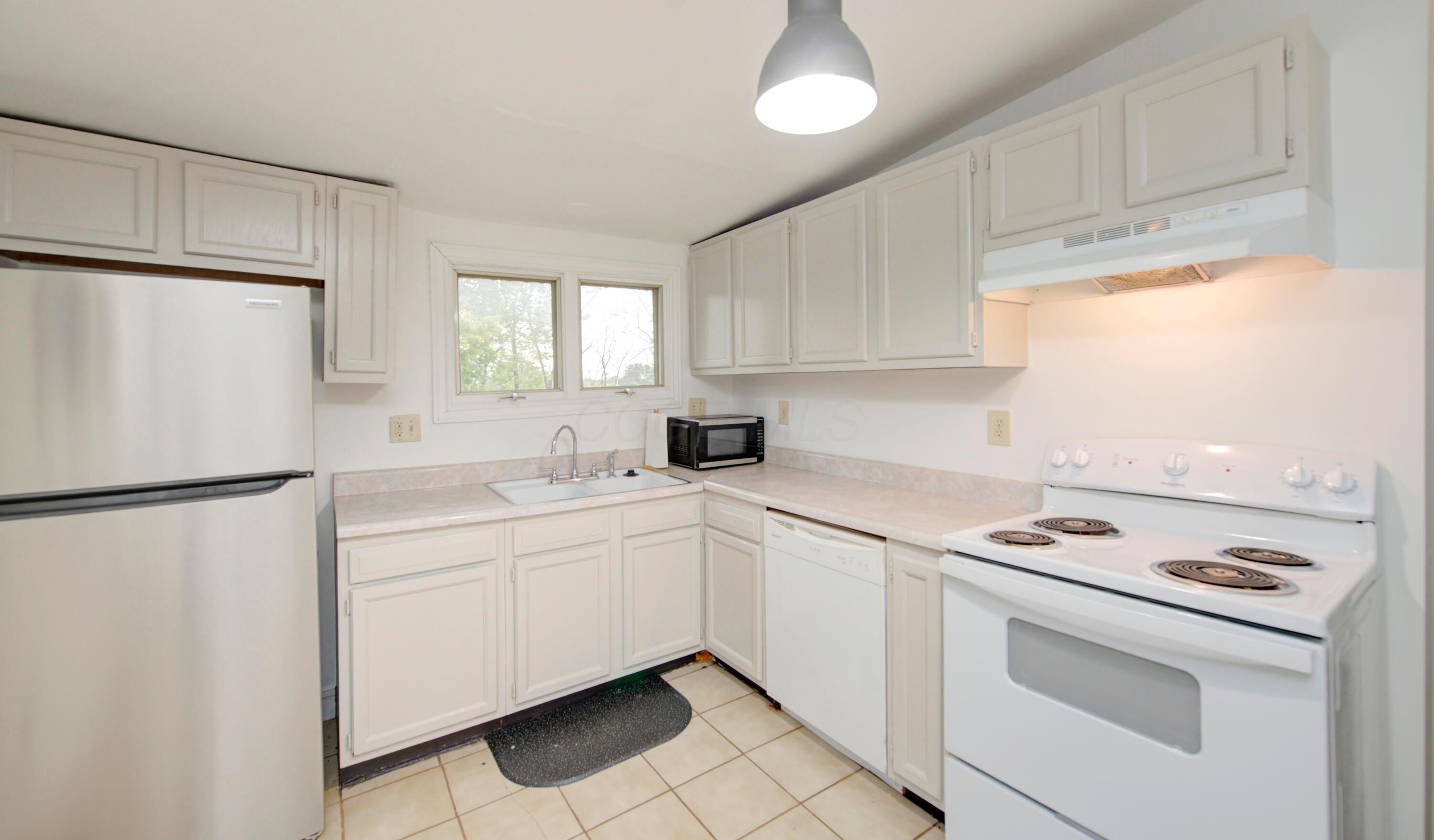 889 1/2 S Front Street Property Photo 15