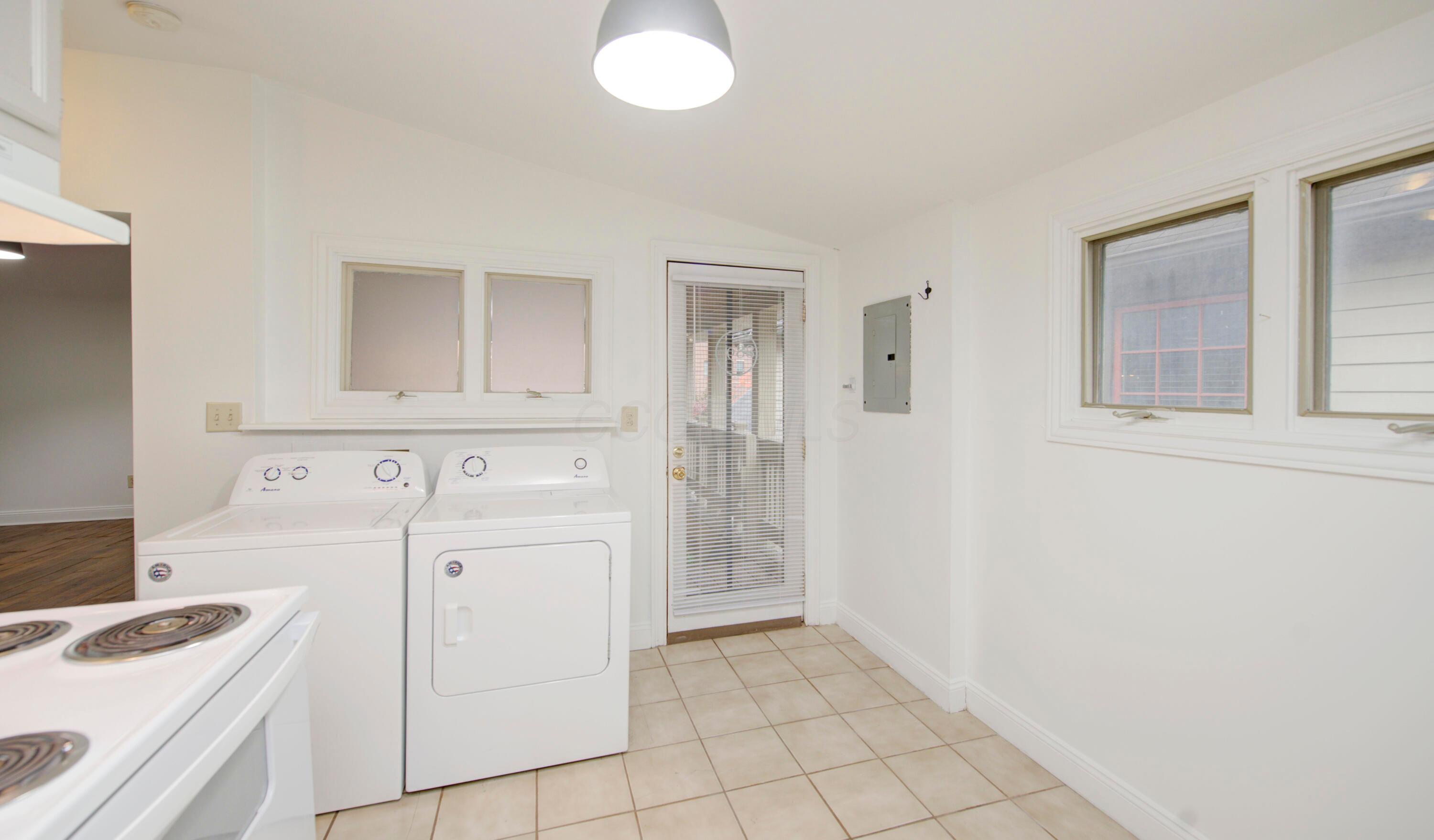 889 1/2 S Front Street Property Photo 17