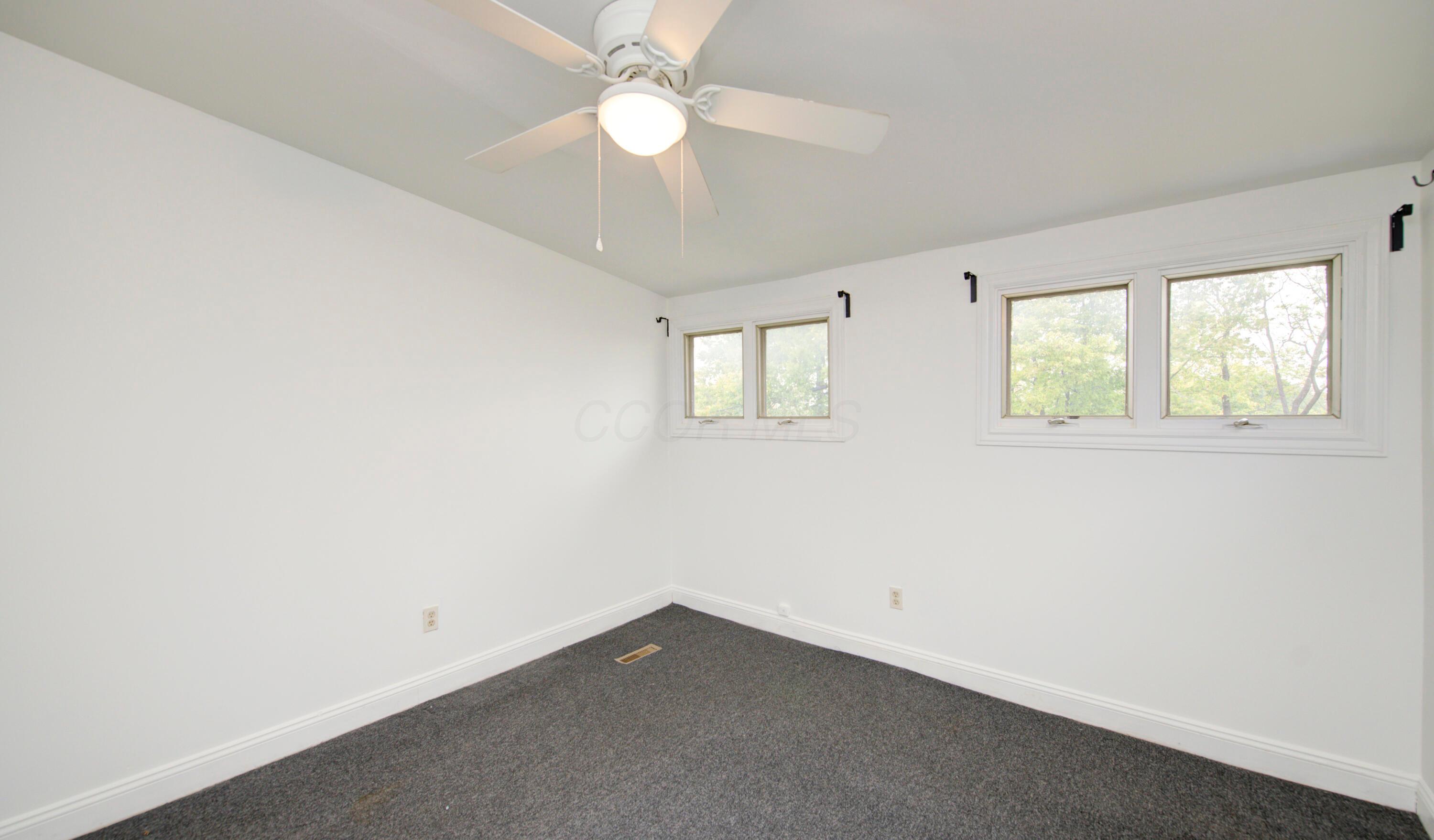 889 1/2 S Front Street Property Photo 23