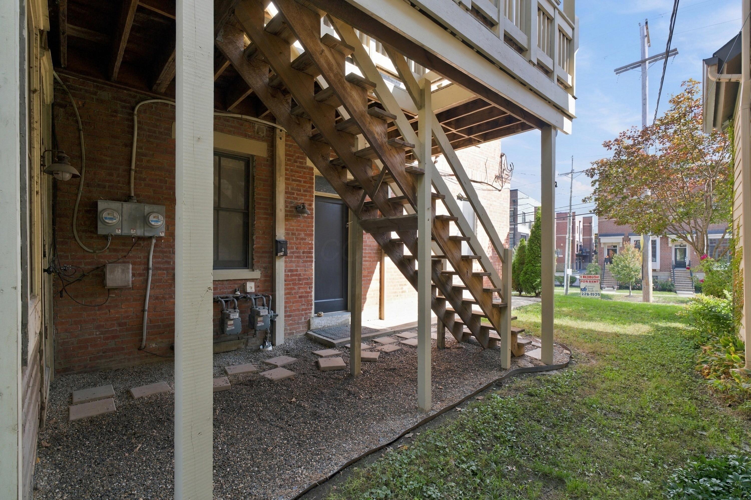 889 1/2 S Front Street Property Photo 27