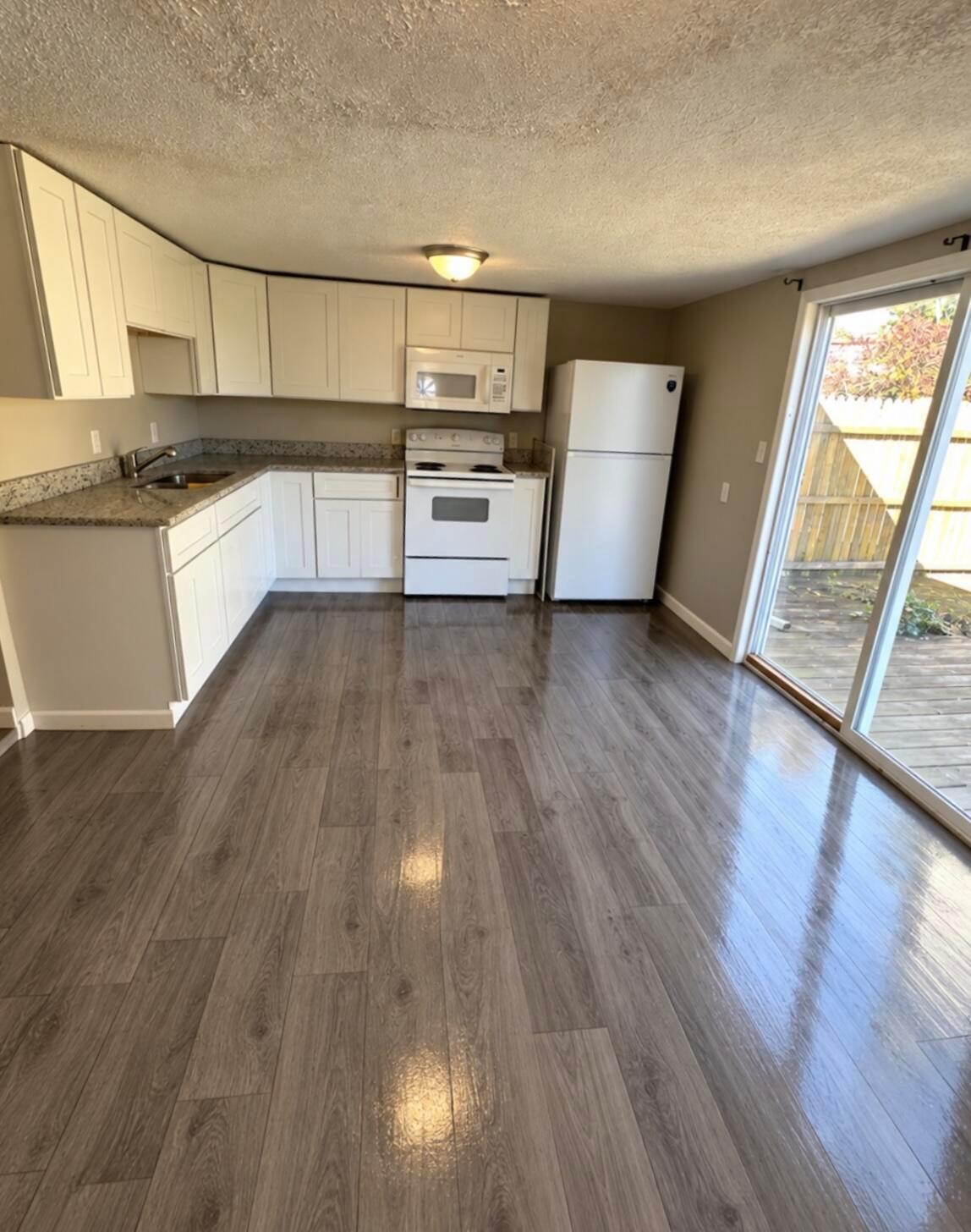 539 E Walnut Street Property Photo 3