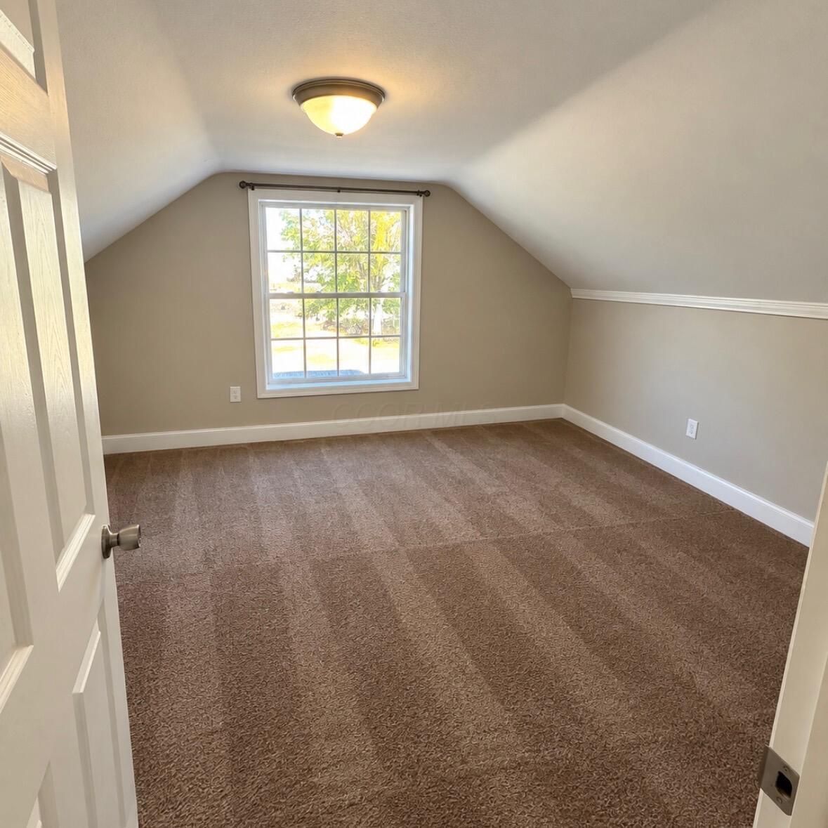 539 E Walnut Street Property Photo 4