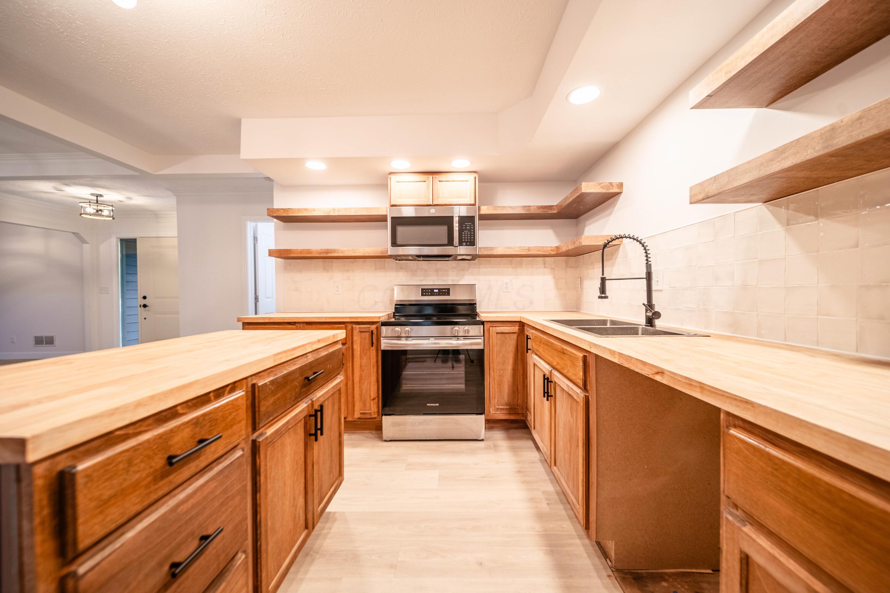 46 Donau Road Sw Property Photo 8