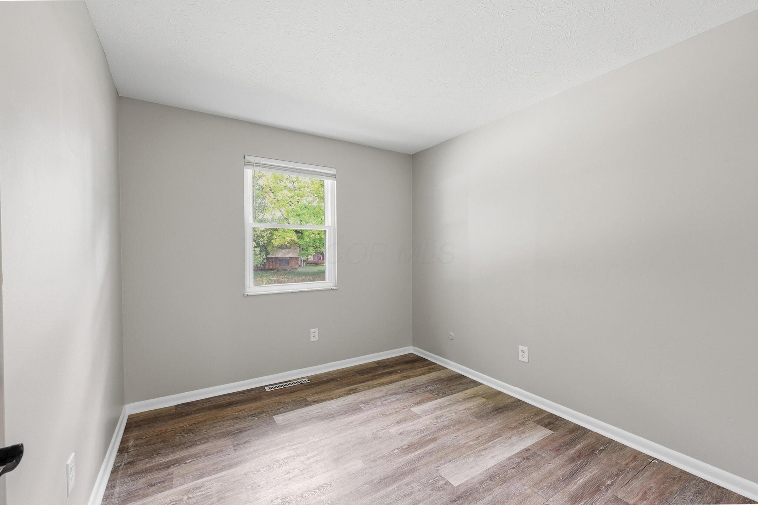 226038882 Property Photo 11