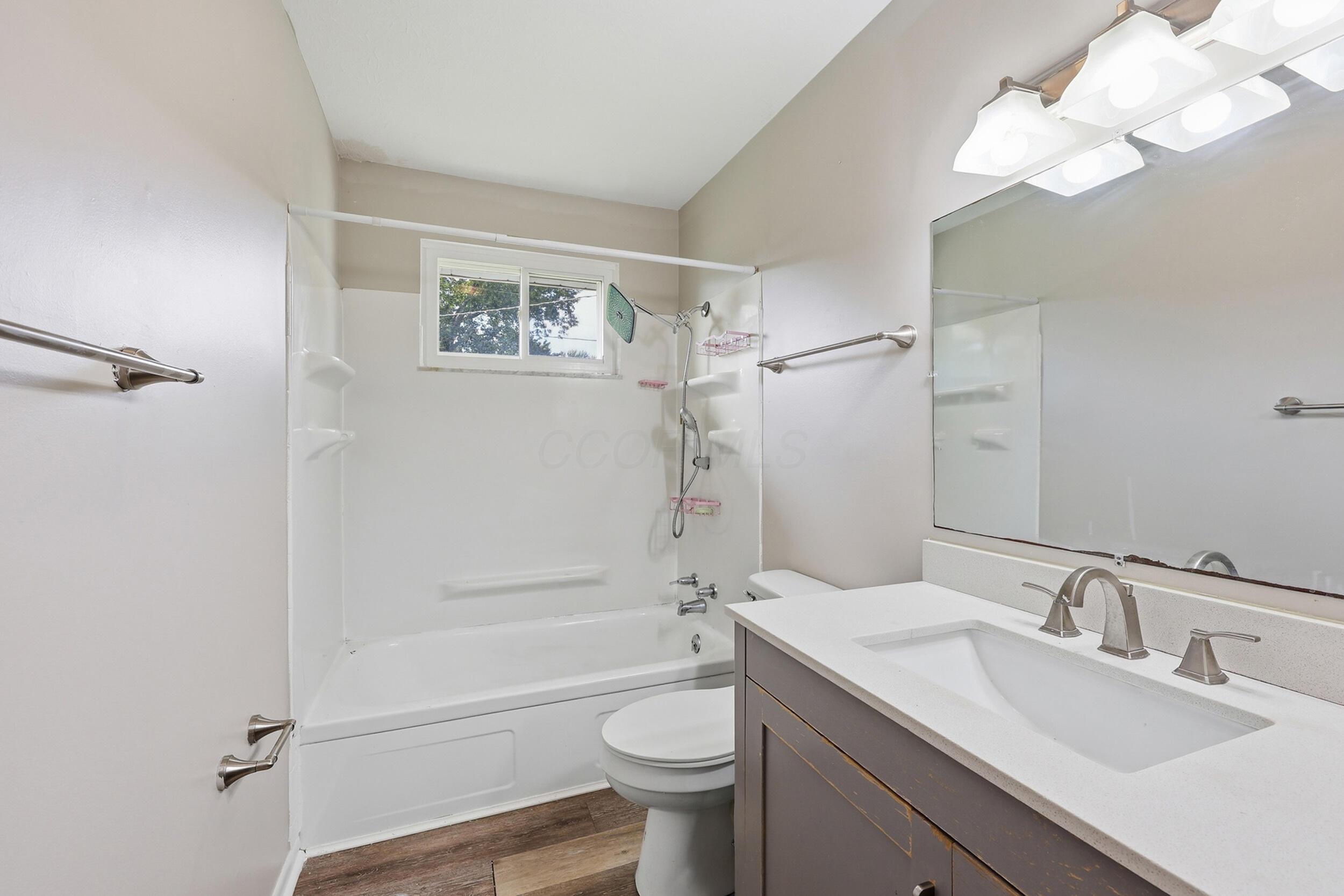 226038882 Property Photo 13