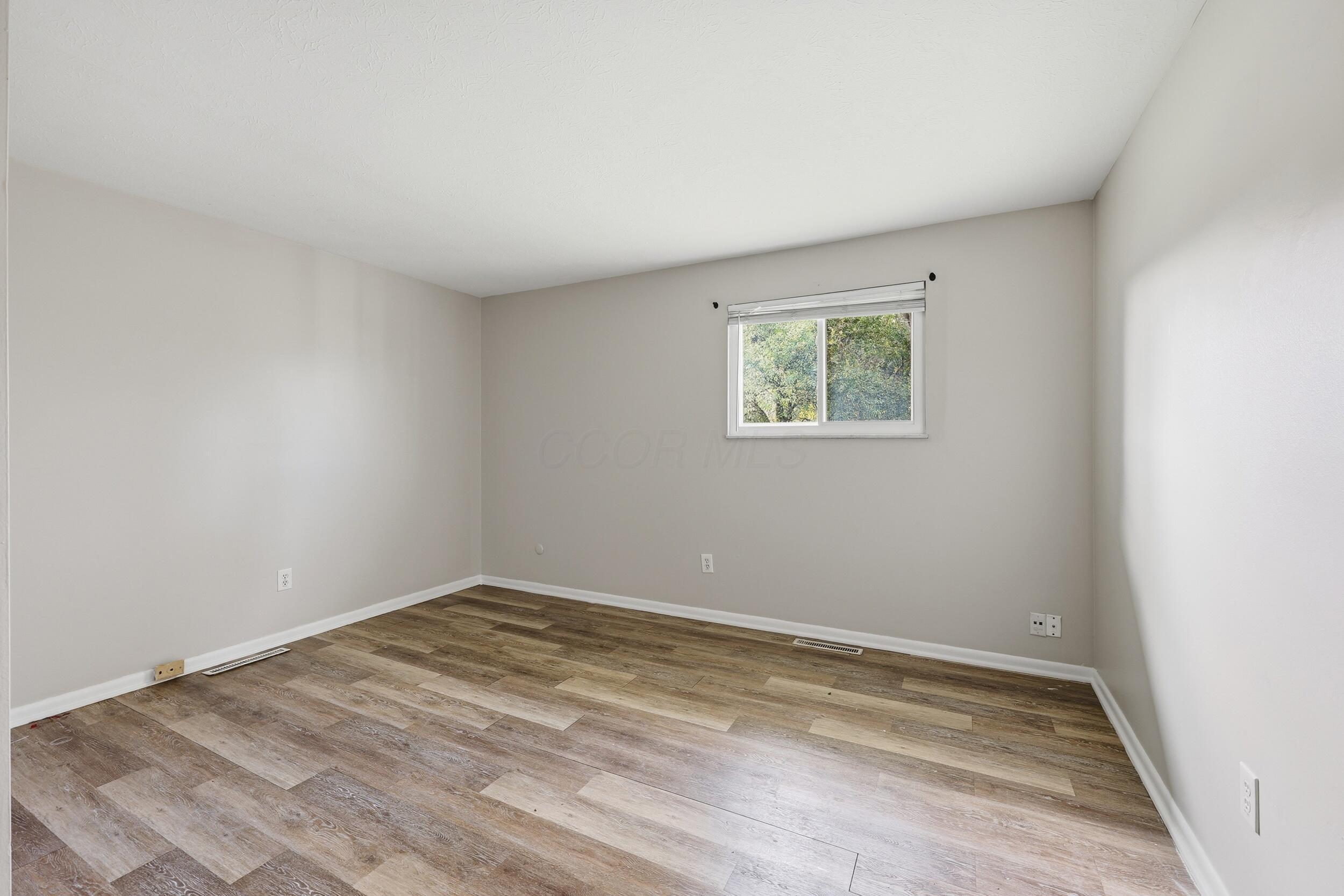 226038882 Property Photo 14