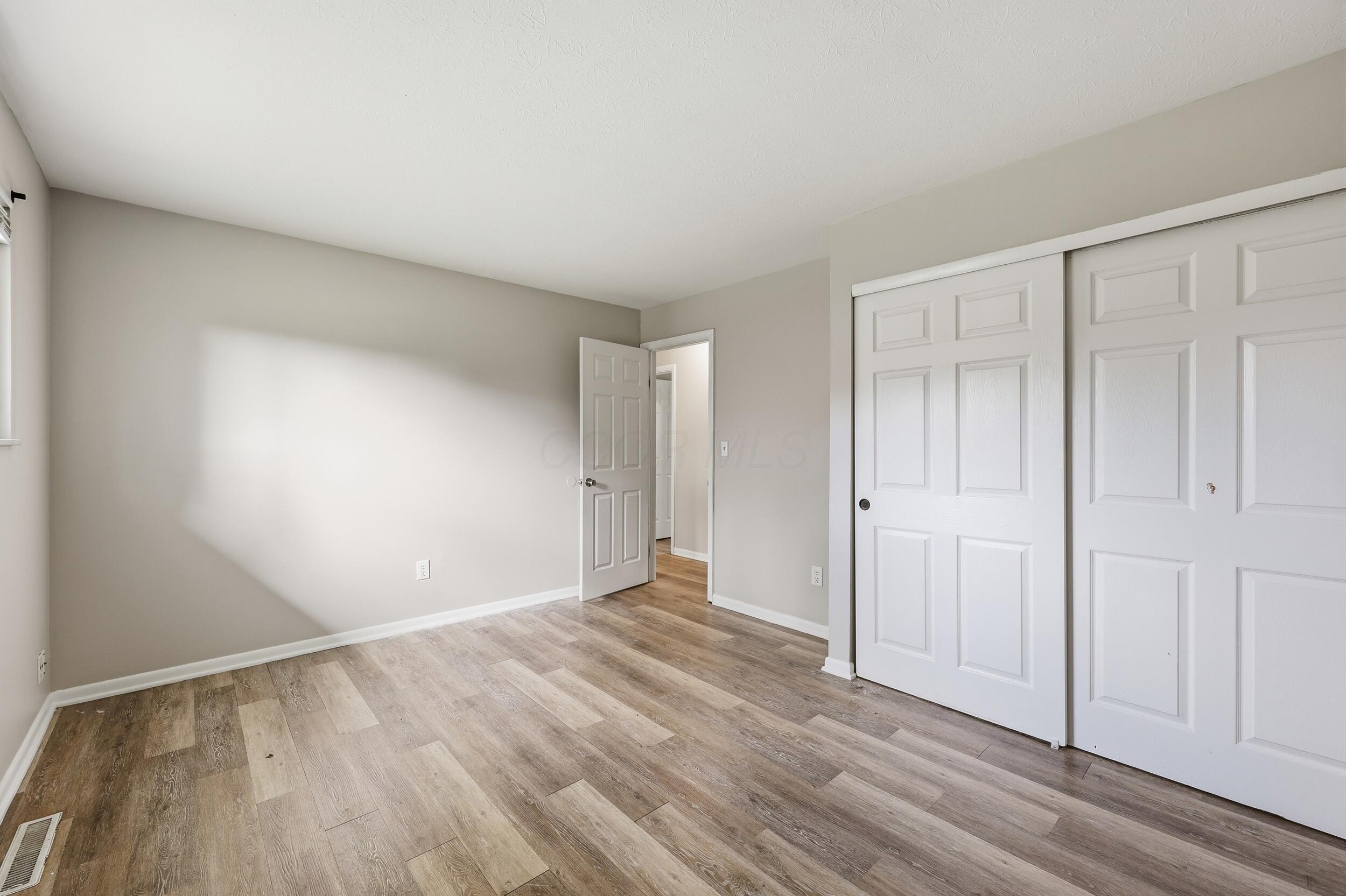 226038882 Property Photo 15