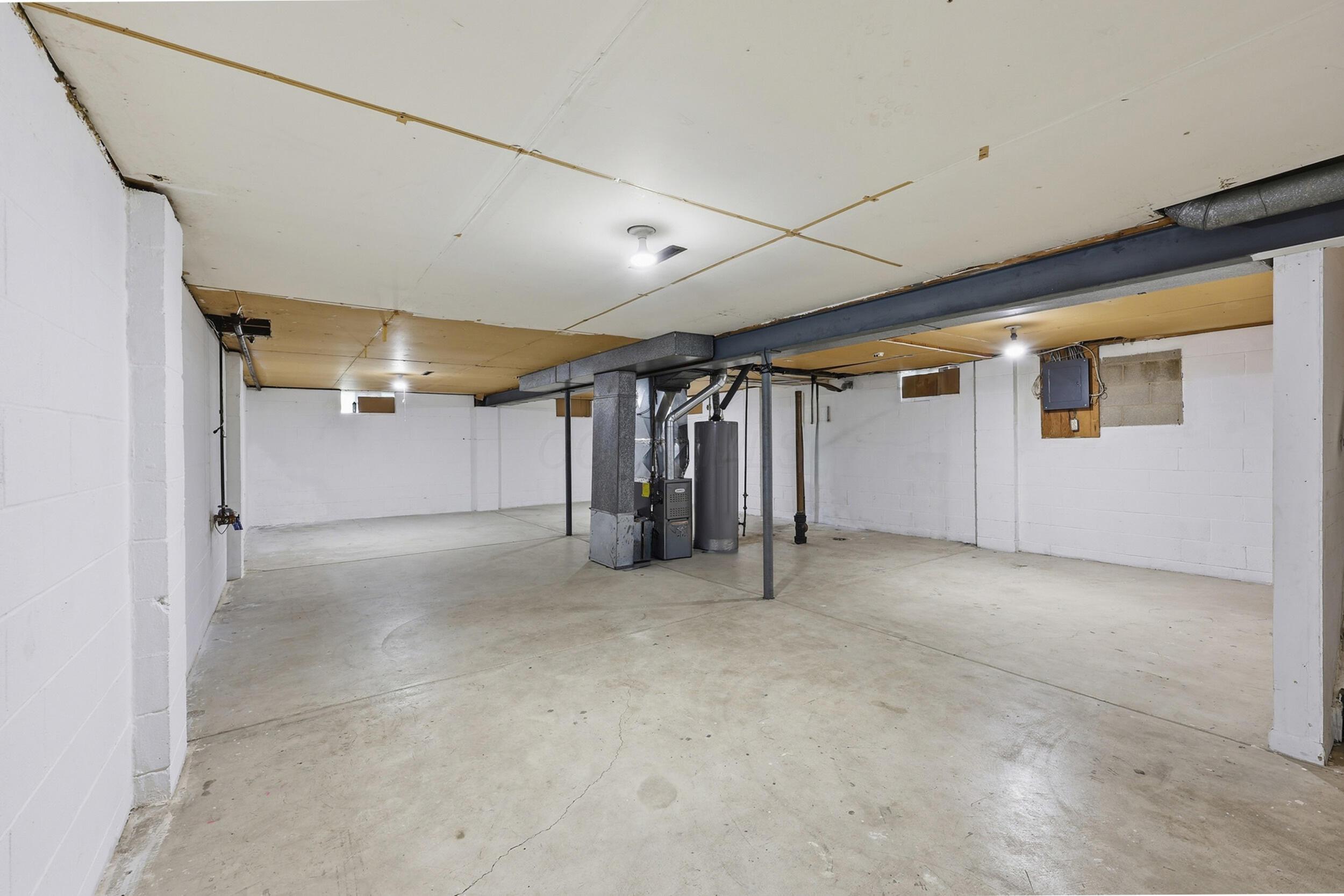 226038882 Property Photo 18