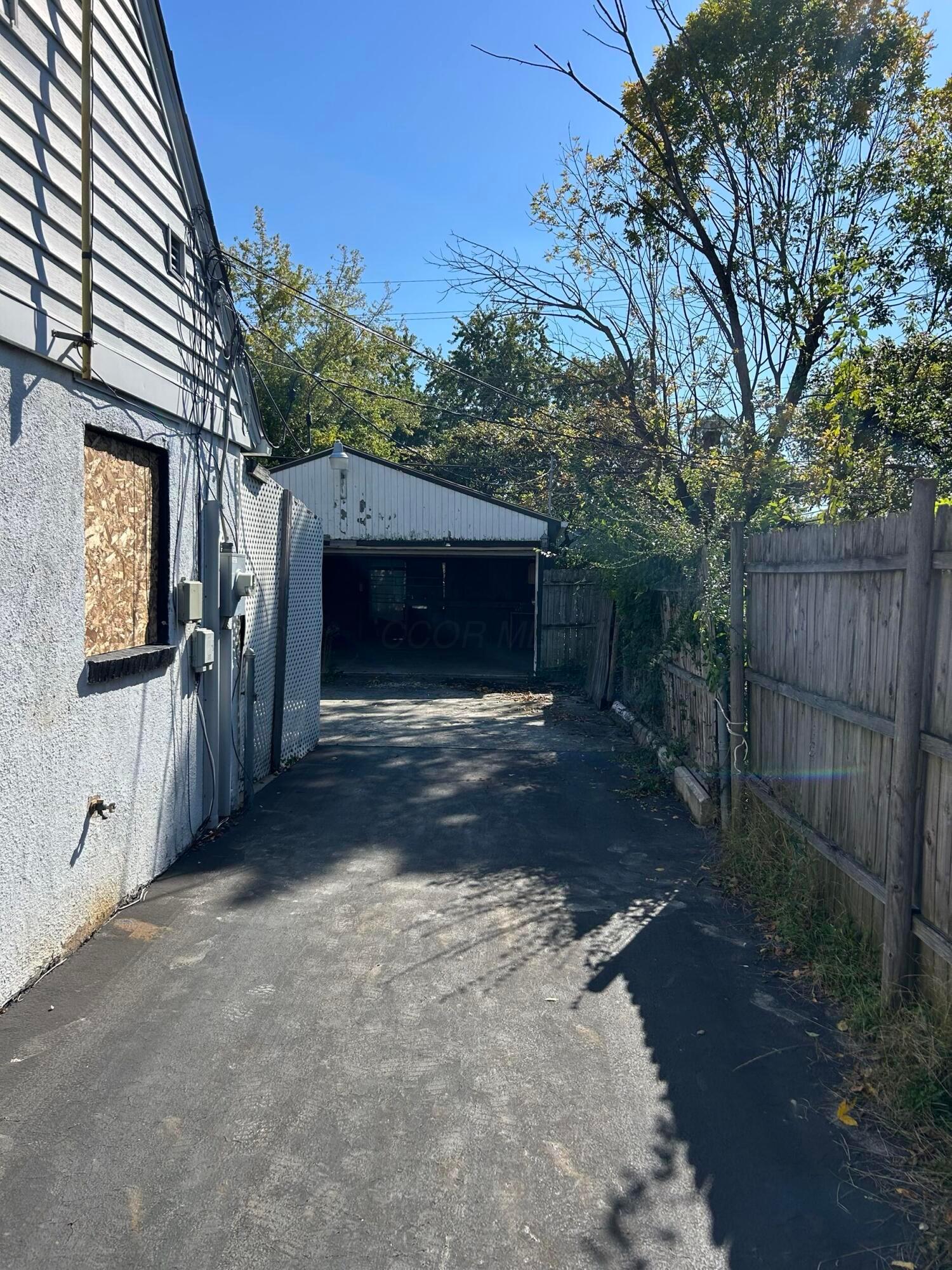 3357 Eakin Road Property Photo 4