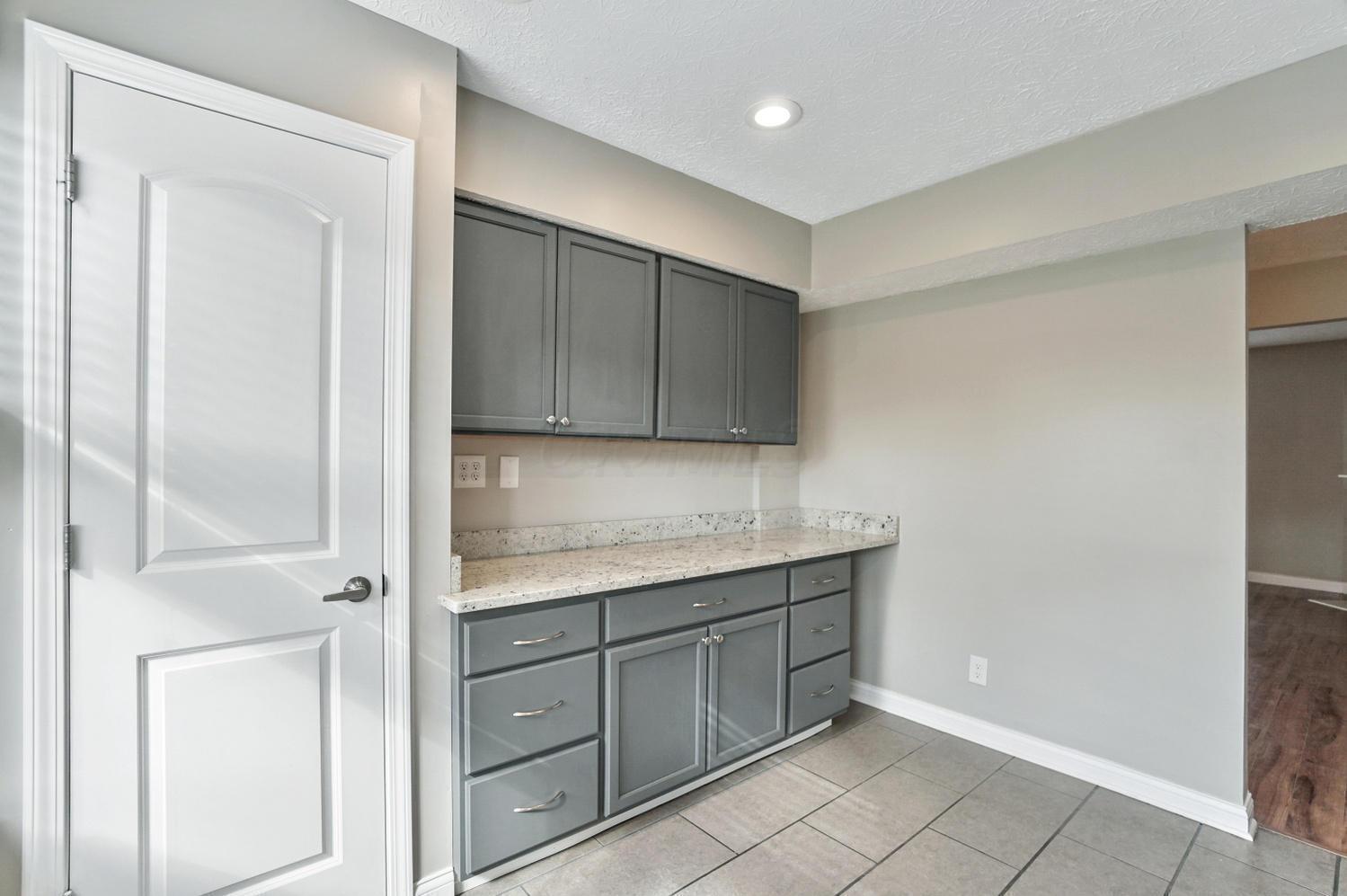 384-386 W Powell Road Property Photo 7