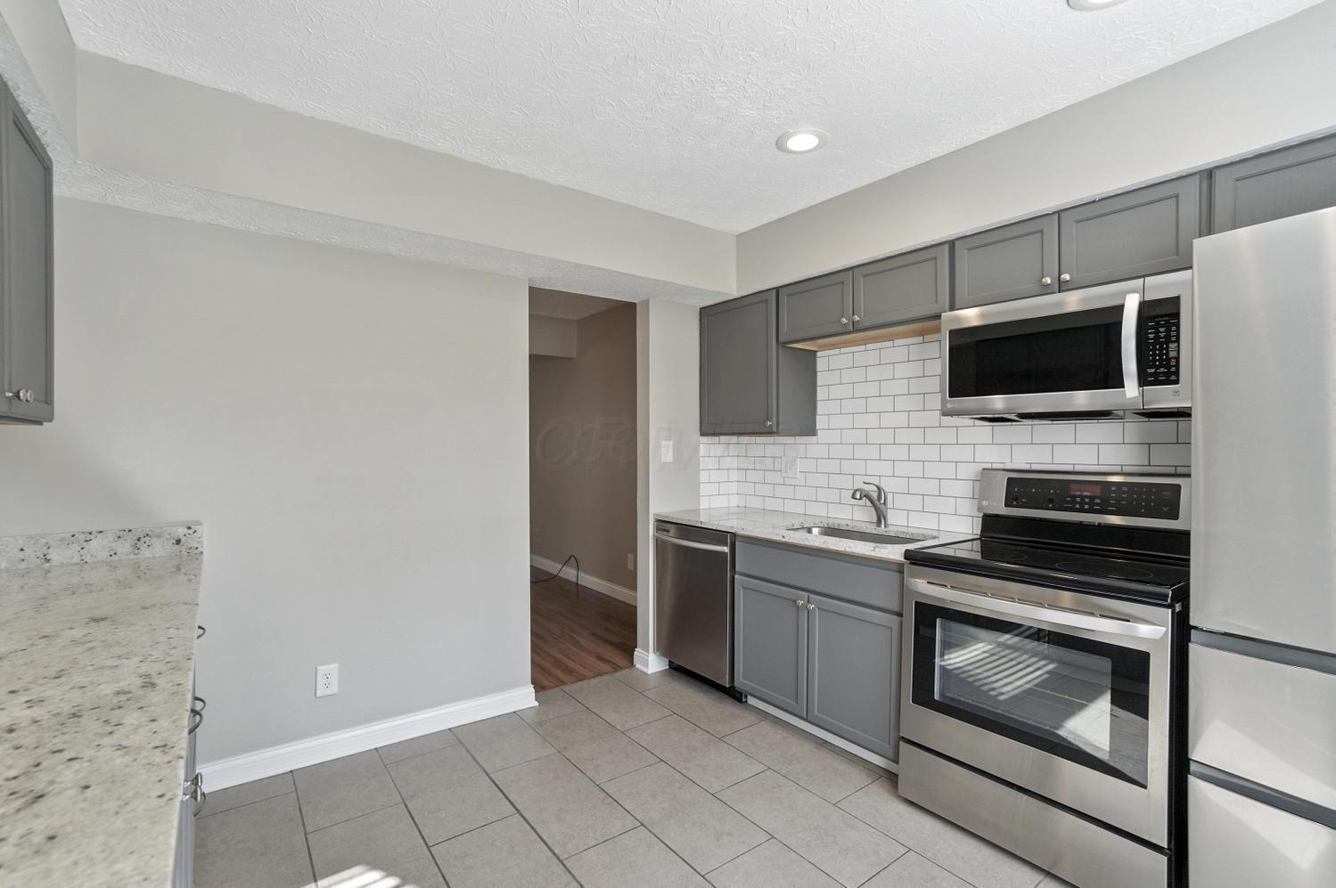 384-386 W Powell Road Property Photo 8