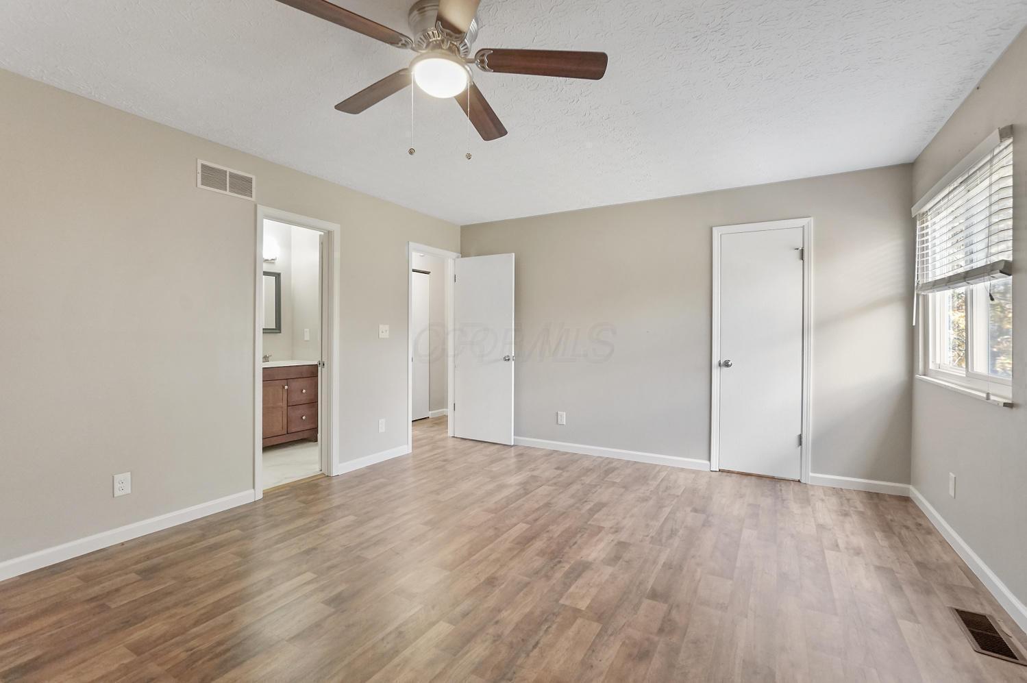 384-386 W Powell Road Property Photo 10