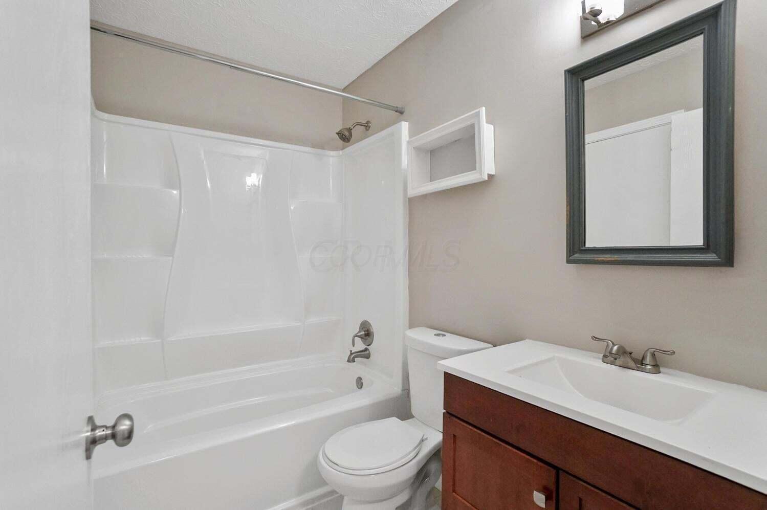 384-386 W Powell Road Property Photo 11