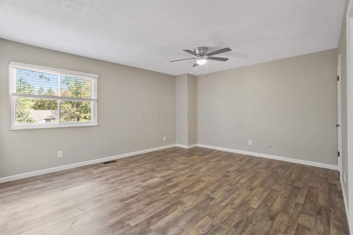 384-386 W Powell Road Property Photo 13