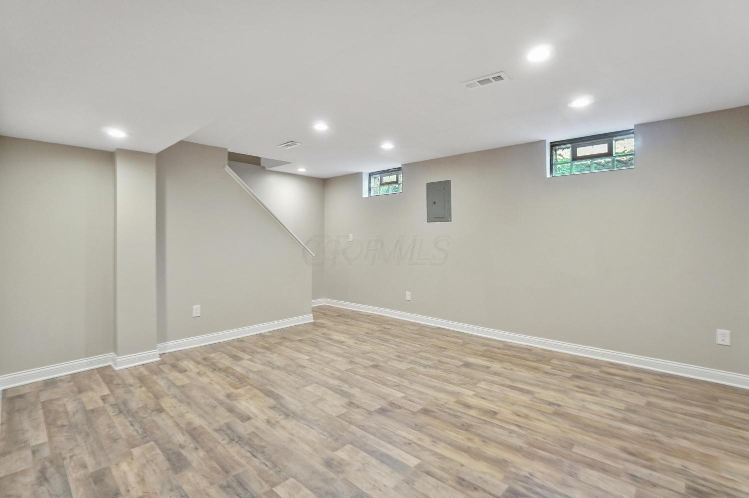 384-386 W Powell Road Property Photo 14