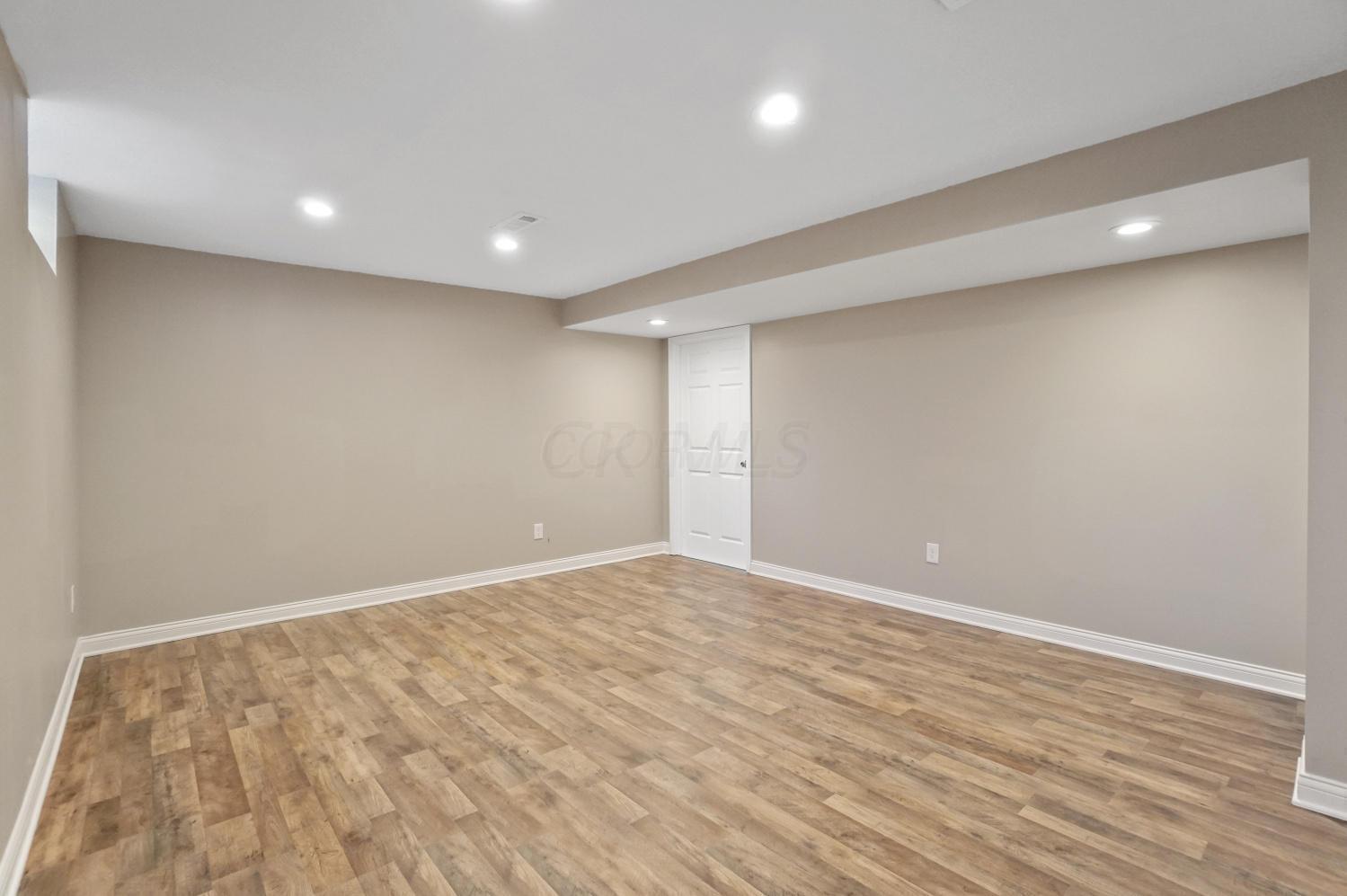 384-386 W Powell Road Property Photo 15