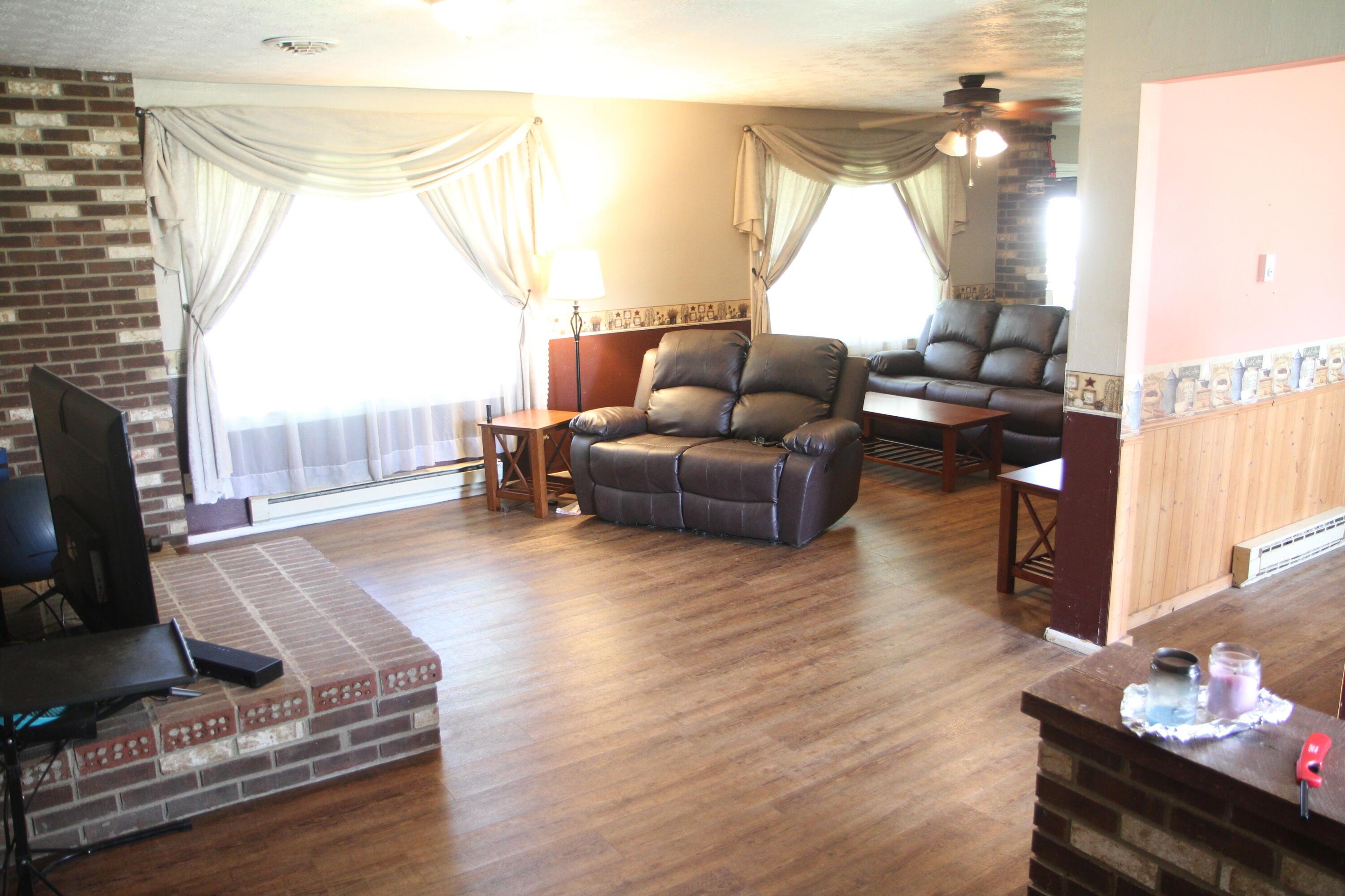 701 Larwill Street Property Photo 9
