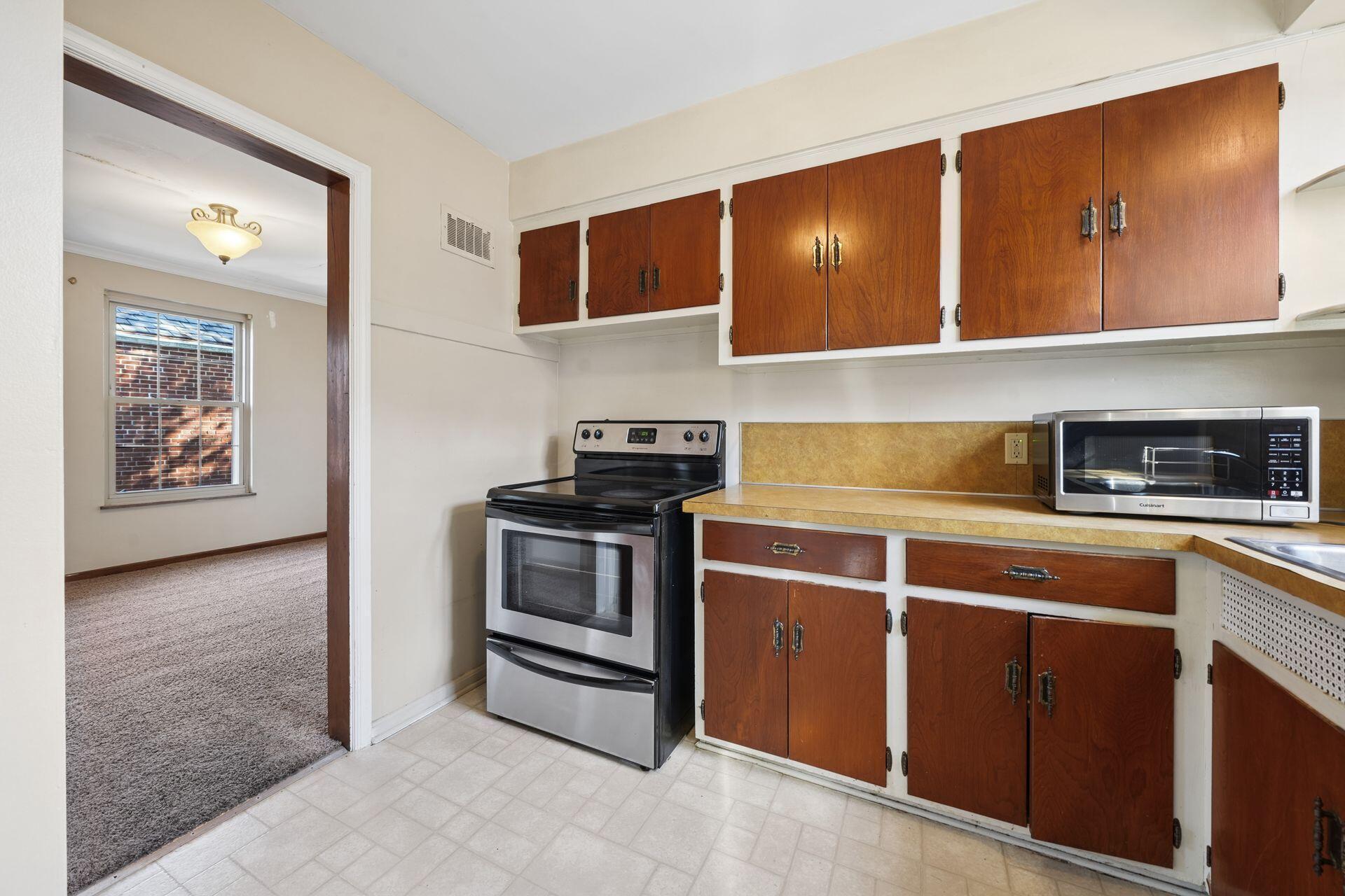 1606 Elmwood Avenue Property Photo 26