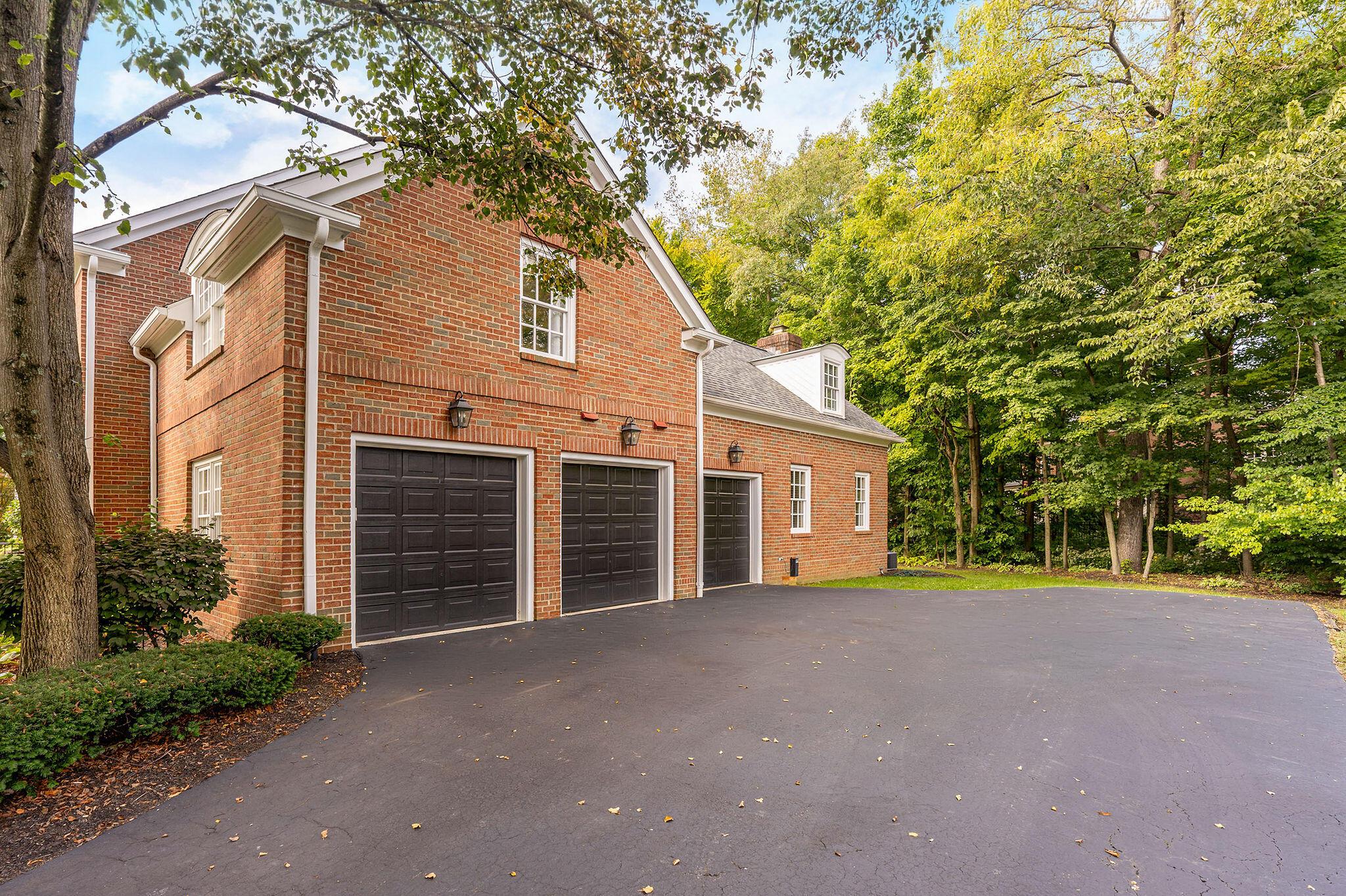 4193 Sudbrook Square W Property Photo 4