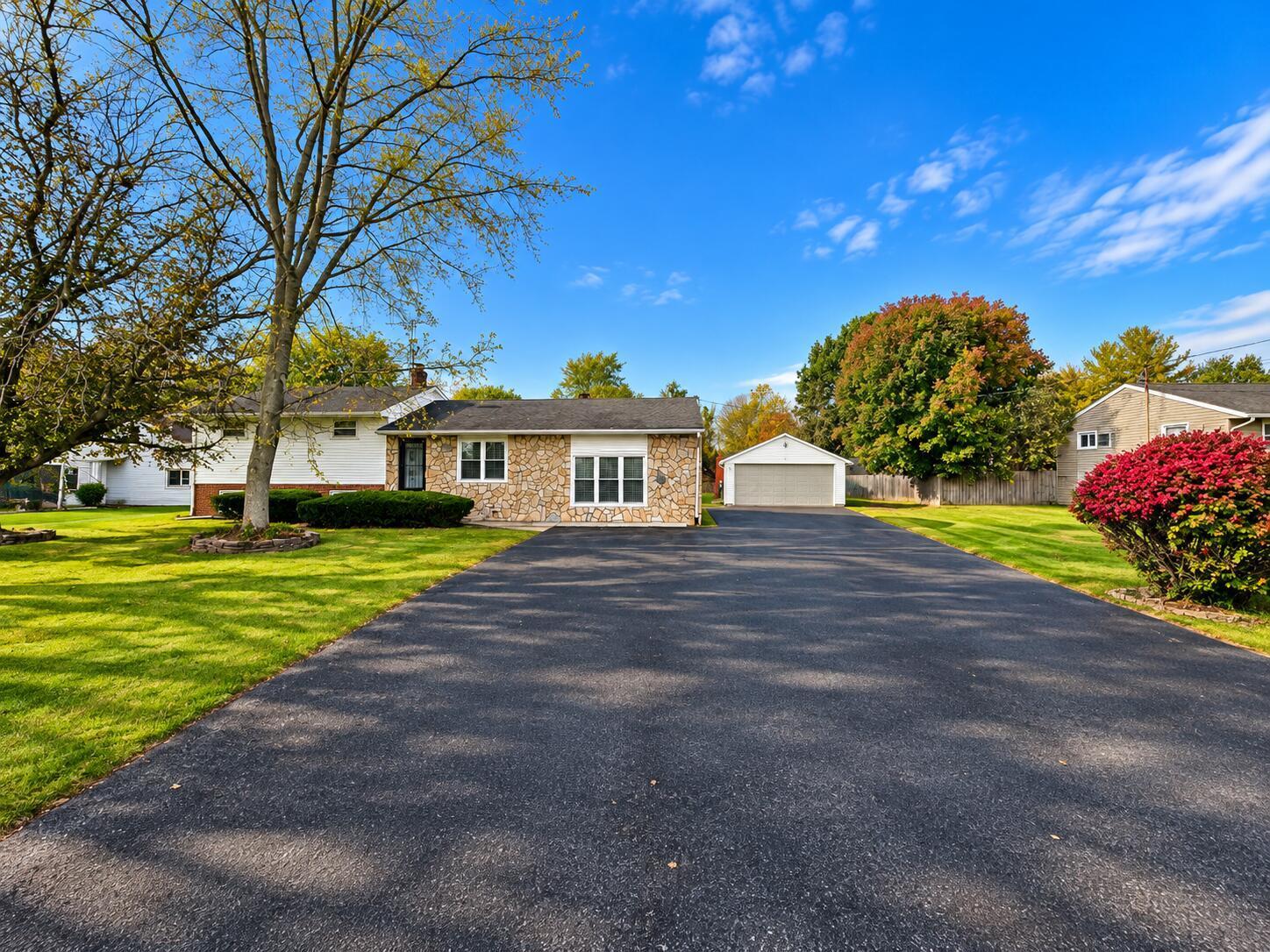 2525 Gooding Road Property Photo 1