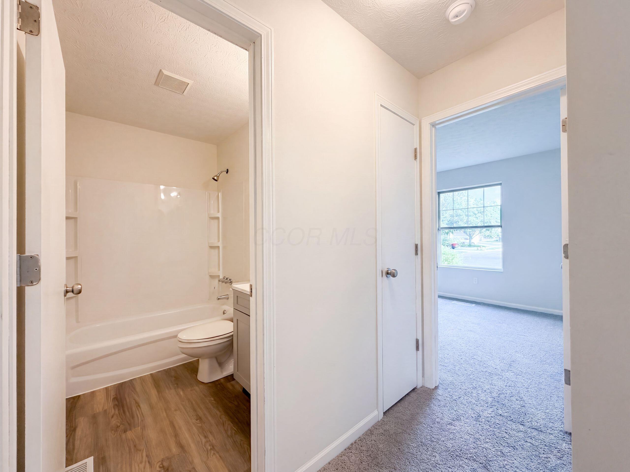 3223 Berkley Pointe Drive Property Photo 9