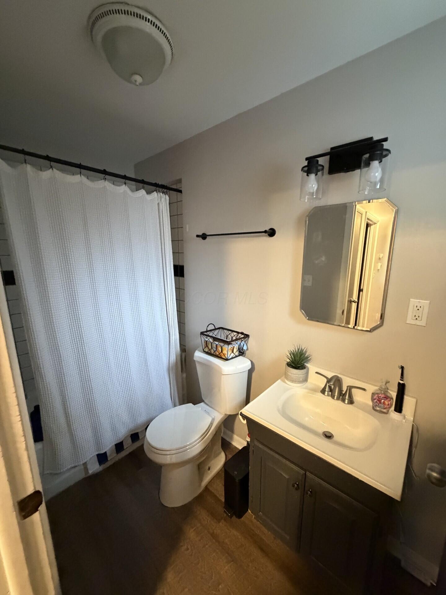 417 N School Street Property Photo 11