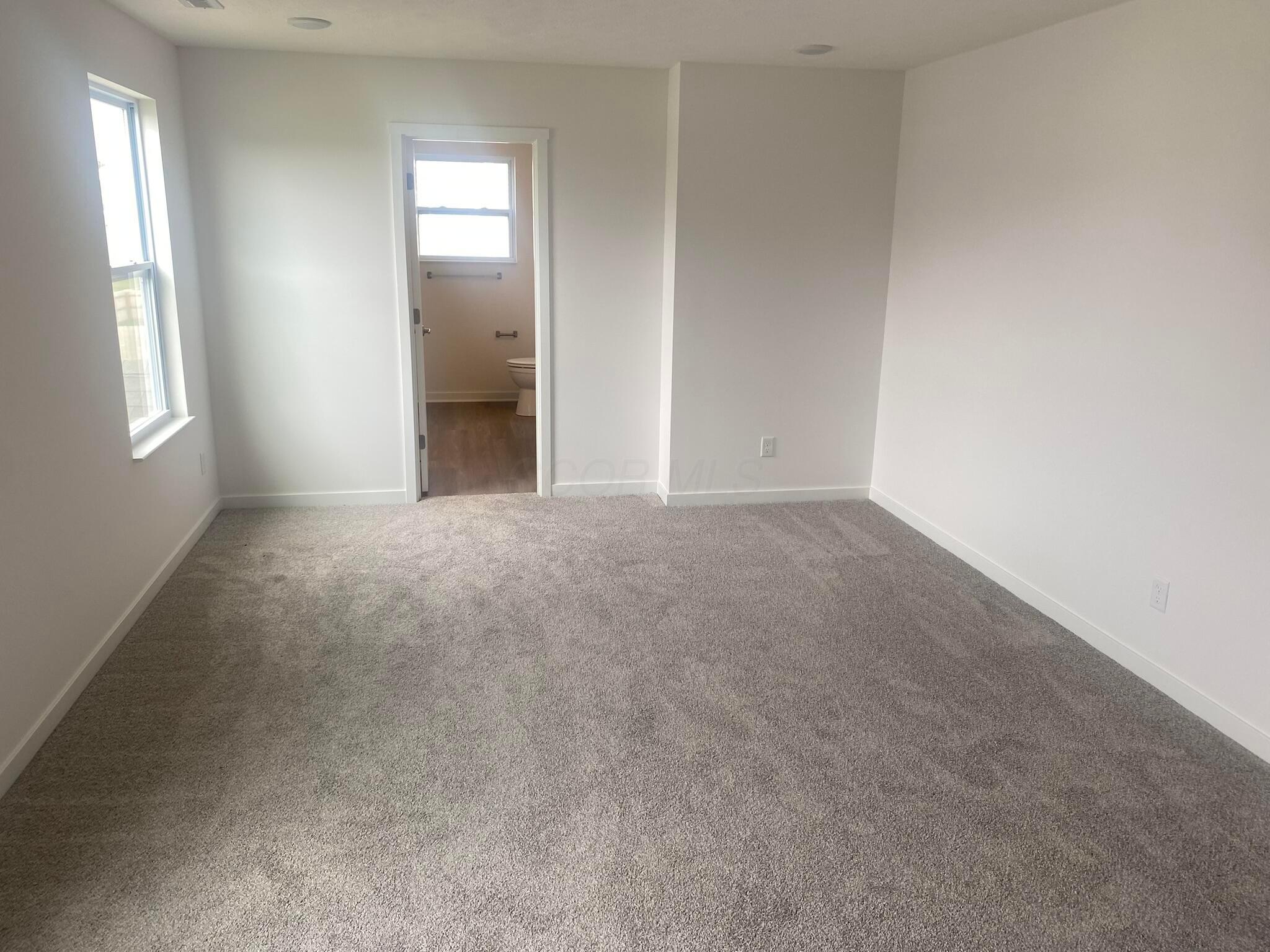 521 Walker Pointe Drive Property Photo 12